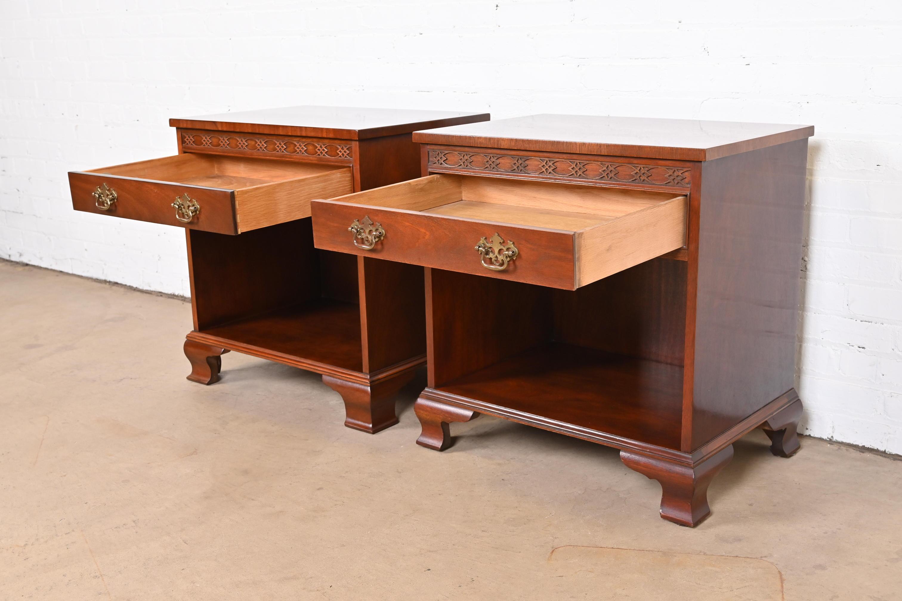 Brass Baker Furniture English Chippendale Carved Mahogany Nightstands, Pair For Sale