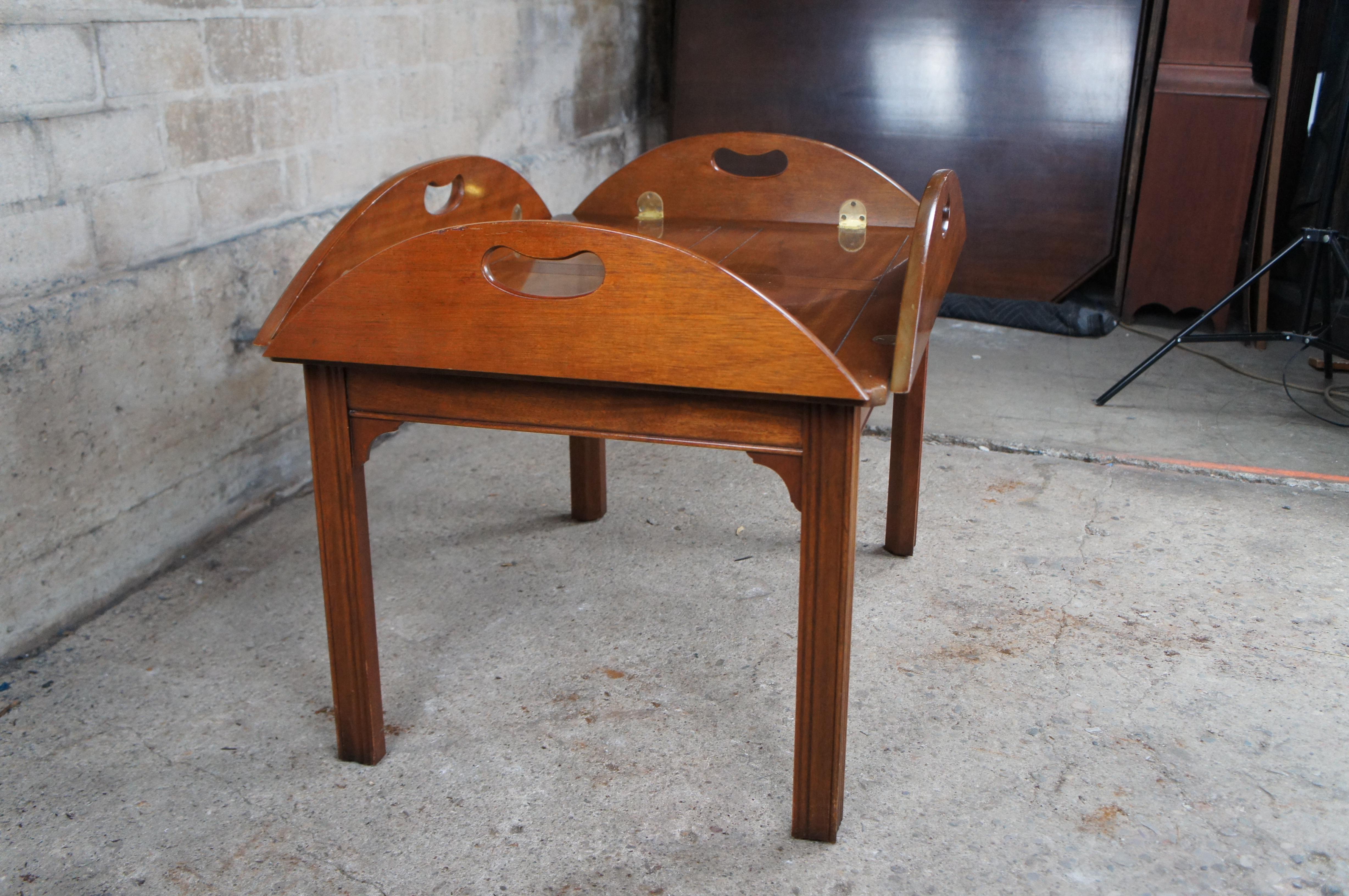 Fine XX secolo Baker Furniture English Chippendale Mahogany Butlers Tray Coffee Cocktail Table in vendita