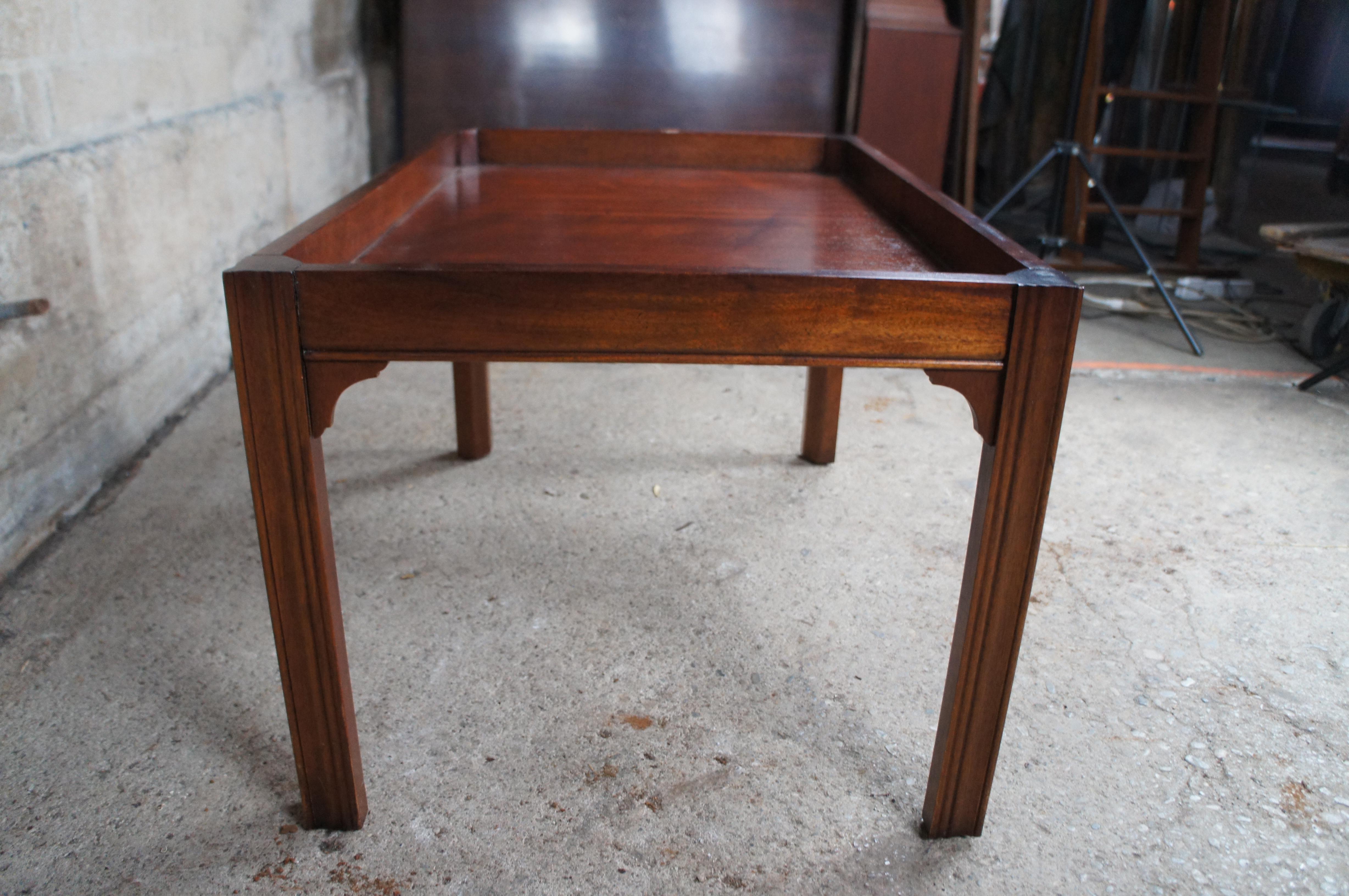 Baker Furniture English Chippendale Mahogany Butlers Tray Coffee Cocktail Table in vendita 3
