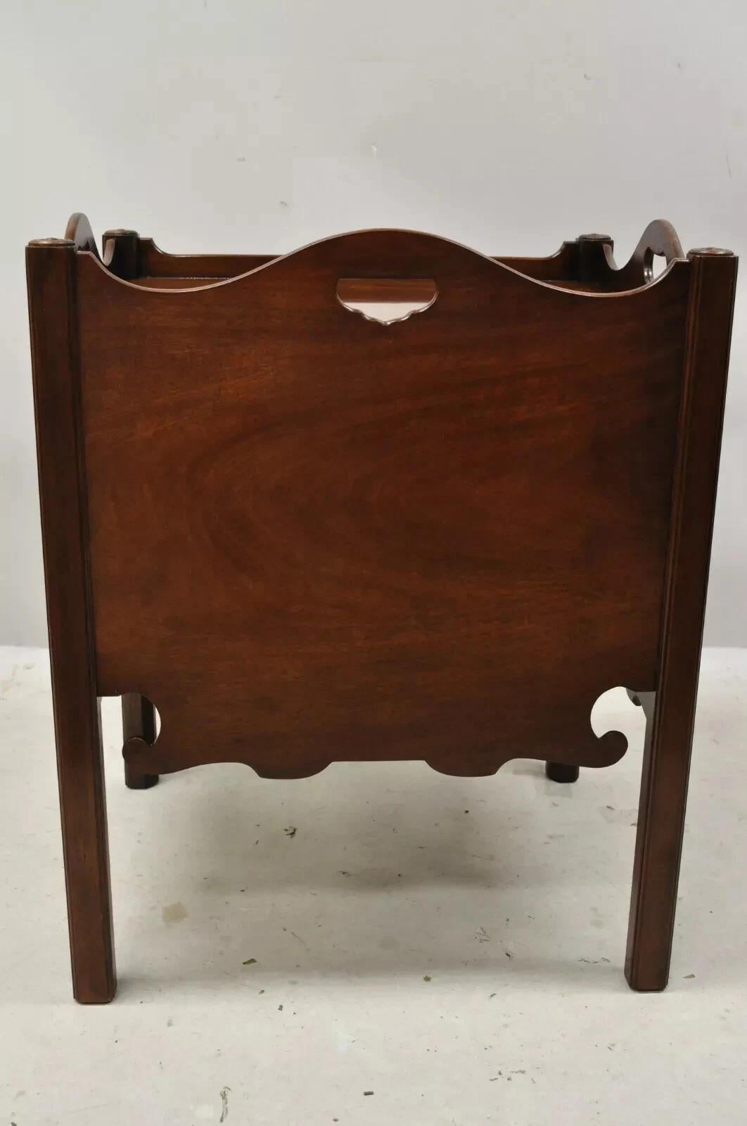 Baker Furniture English Georgian Mahogany End Table Washstand Nightstand Cabinet en vente 3