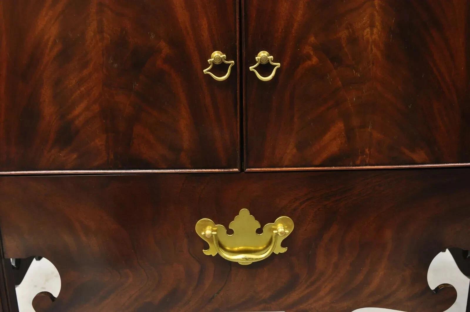 Inconnu Baker Furniture English Georgian Mahogany End Table Washstand Nightstand Cabinet en vente