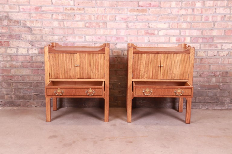 Baker Furniture English Georgian Oak Nightstands, Newly Refinished For Sale 4