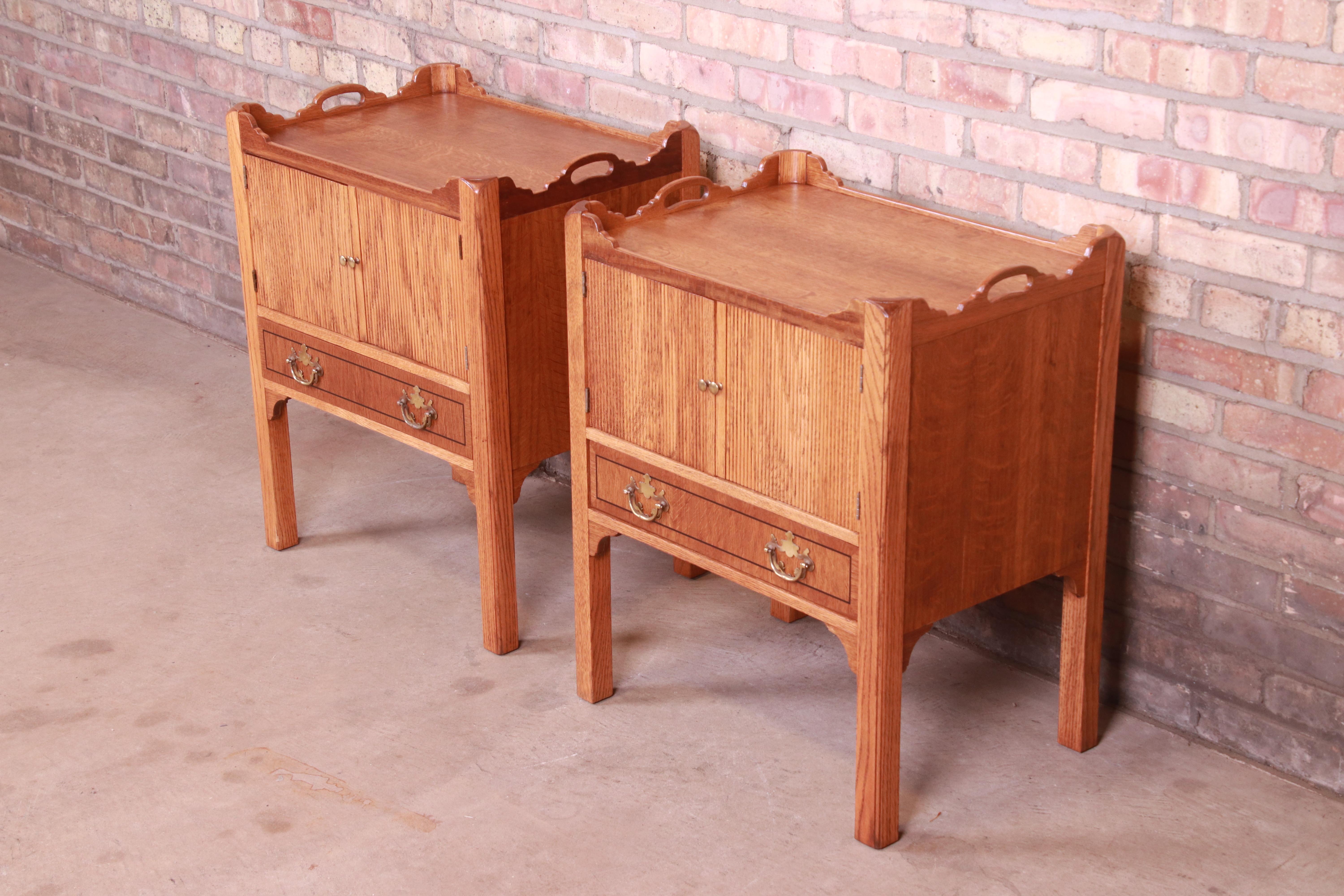 A gorgeous pair of English Georgian or Chippendale style nightstands or end tables

By Baker Furniture

USA, Circa 1980s

Carved quarter sawn oak, with original brass hardware.

Measures: 22.25