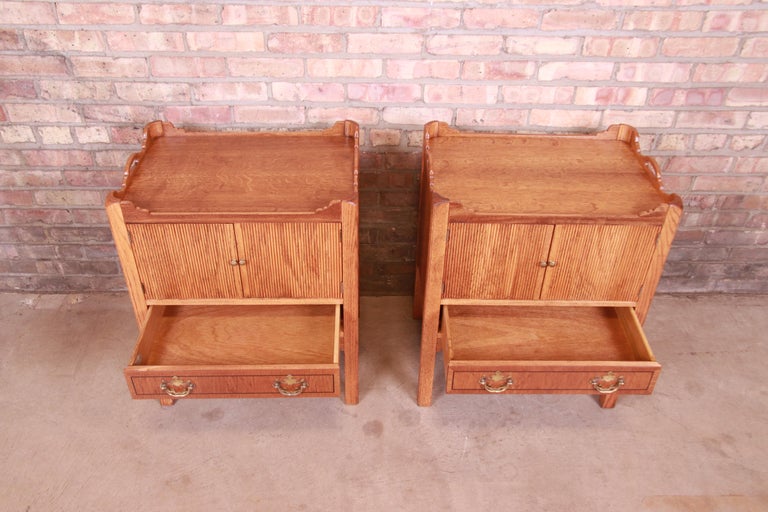 Baker Furniture English Georgian Oak Nightstands, Newly Refinished For Sale 3
