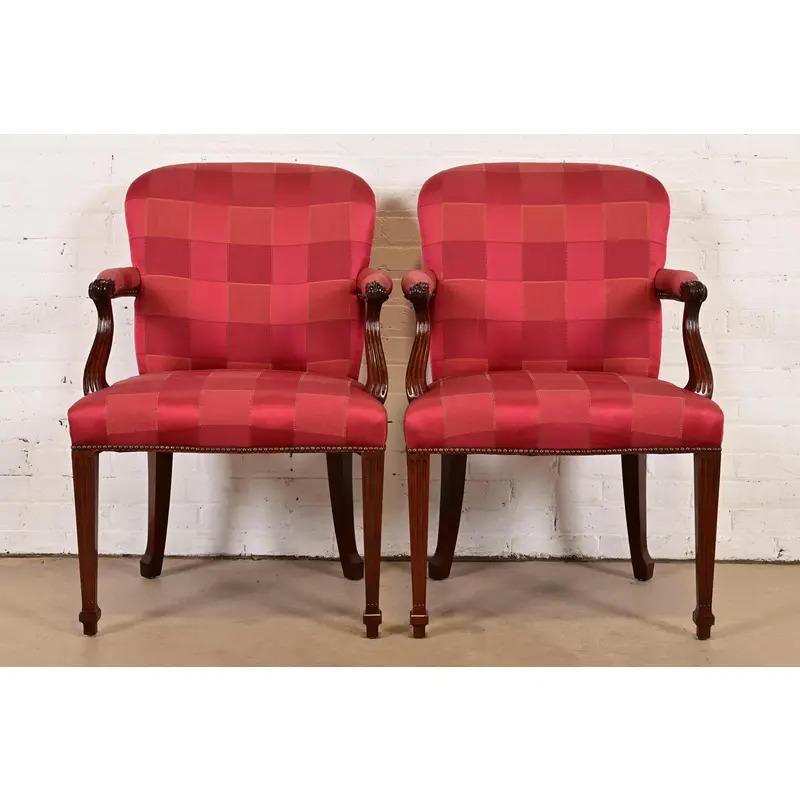 Baker Furniture Englische Regency-Sessel oder Dining Captain Chairs, Paar (Louis XVI.) im Angebot