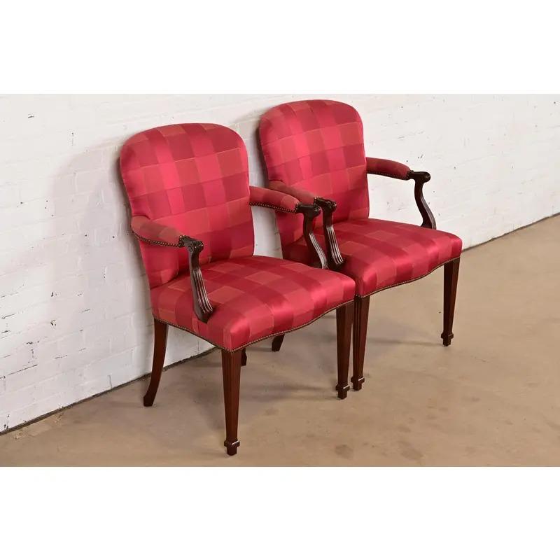 Baker Furniture Englische Regency-Sessel oder Dining Captain Chairs, Paar im Zustand „Gut“ im Angebot in South Bend, IN