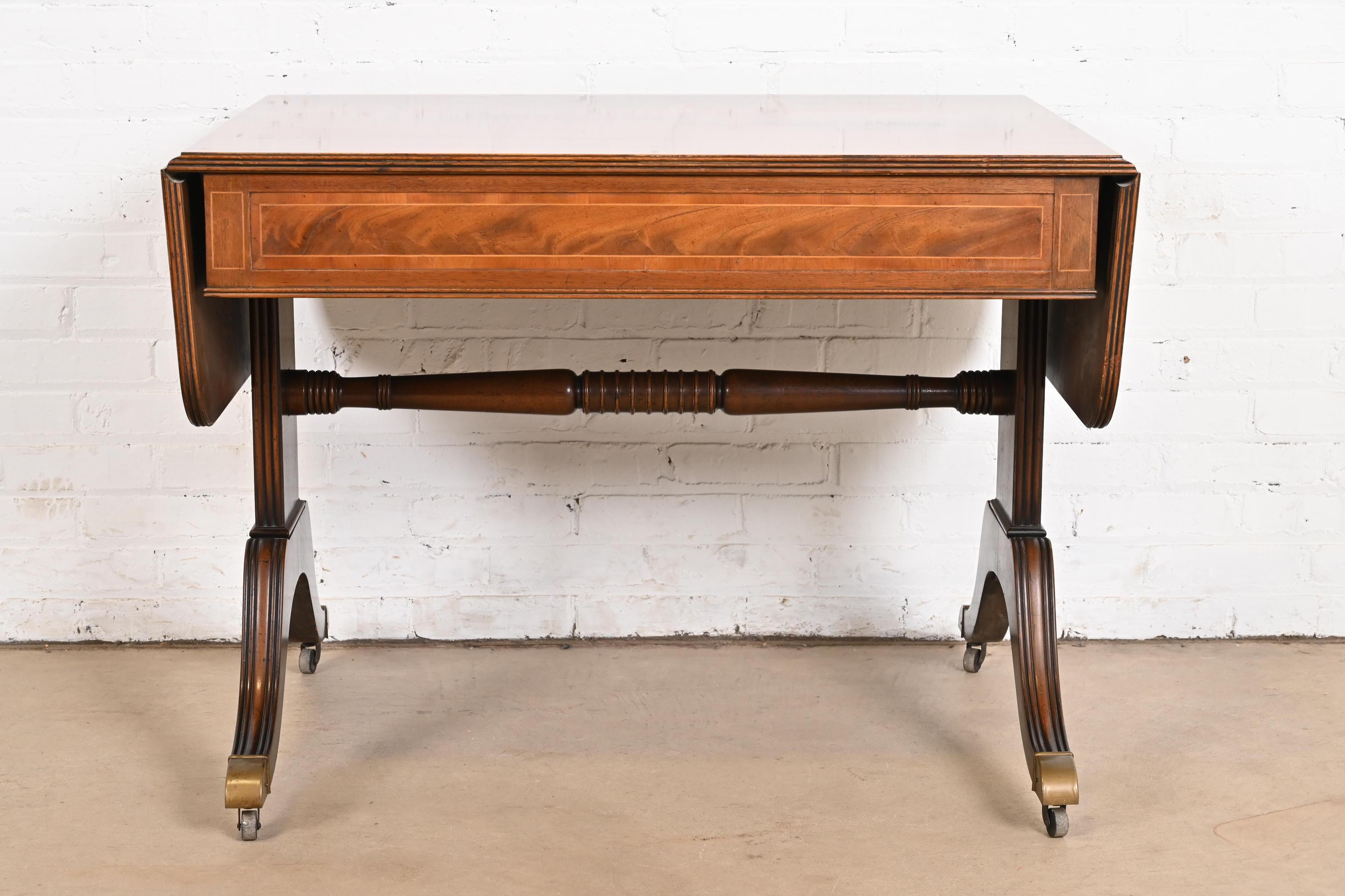 Baker Furniture Englischer Regency-Schreibtisch oder Konsolentisch aus Mahagoni mit Bändern aus Mahagoni im Angebot 6