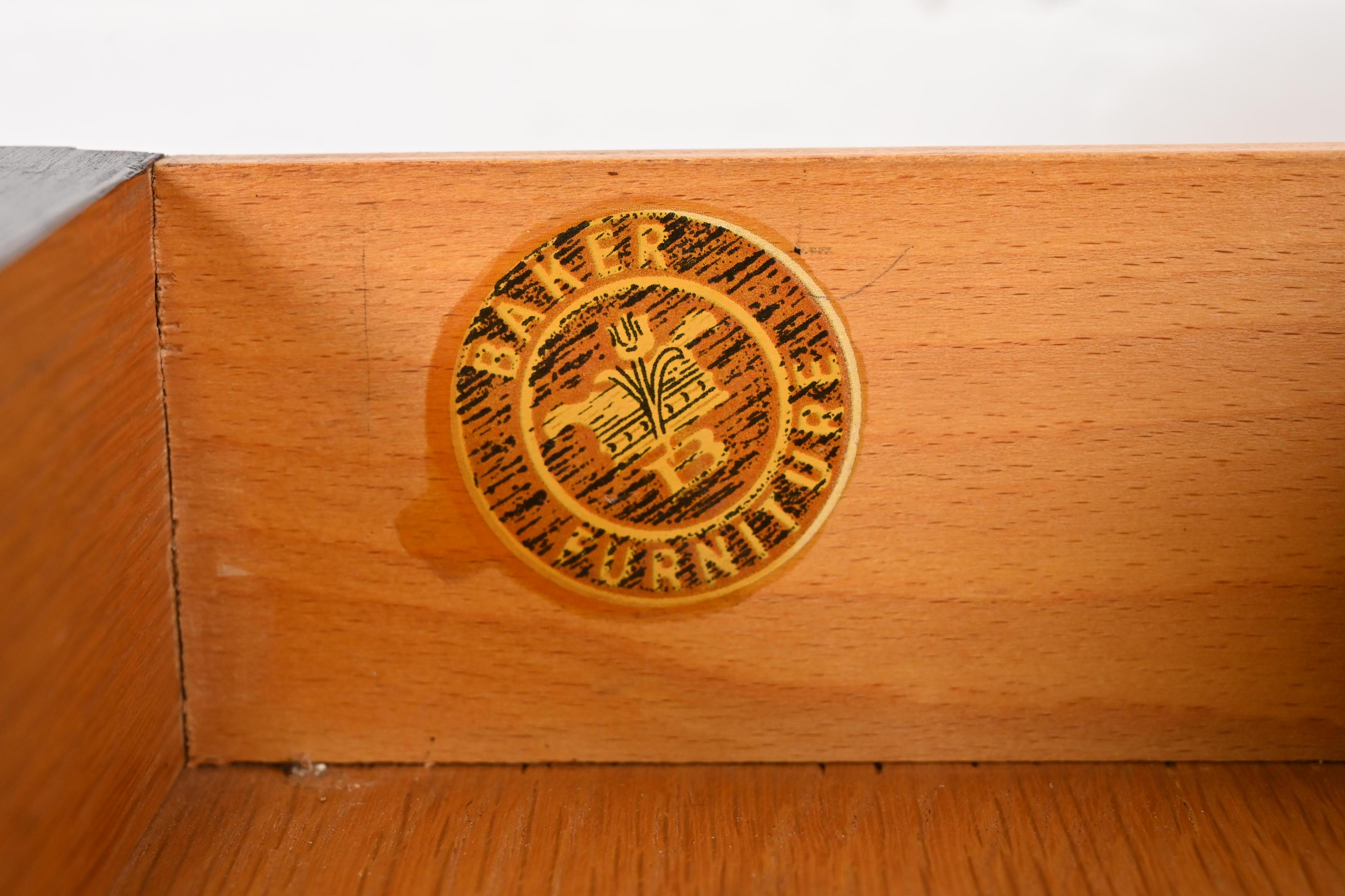 Baker Furniture Englischer Regency-Schreibtisch oder Konsolentisch aus Mahagoni mit Bändern aus Mahagoni im Angebot 2