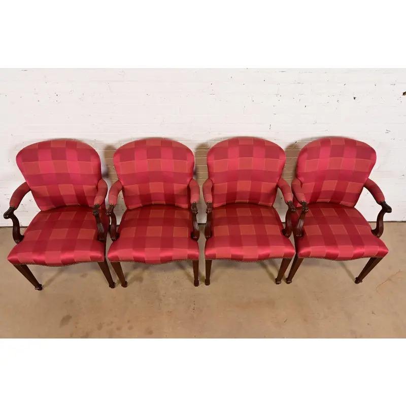 Baker Furniture Englische Regency-Esszimmerstühle aus geschnitztem Mahagoni, Satz mit vier Stühlen (Ende des 20. Jahrhunderts) im Angebot