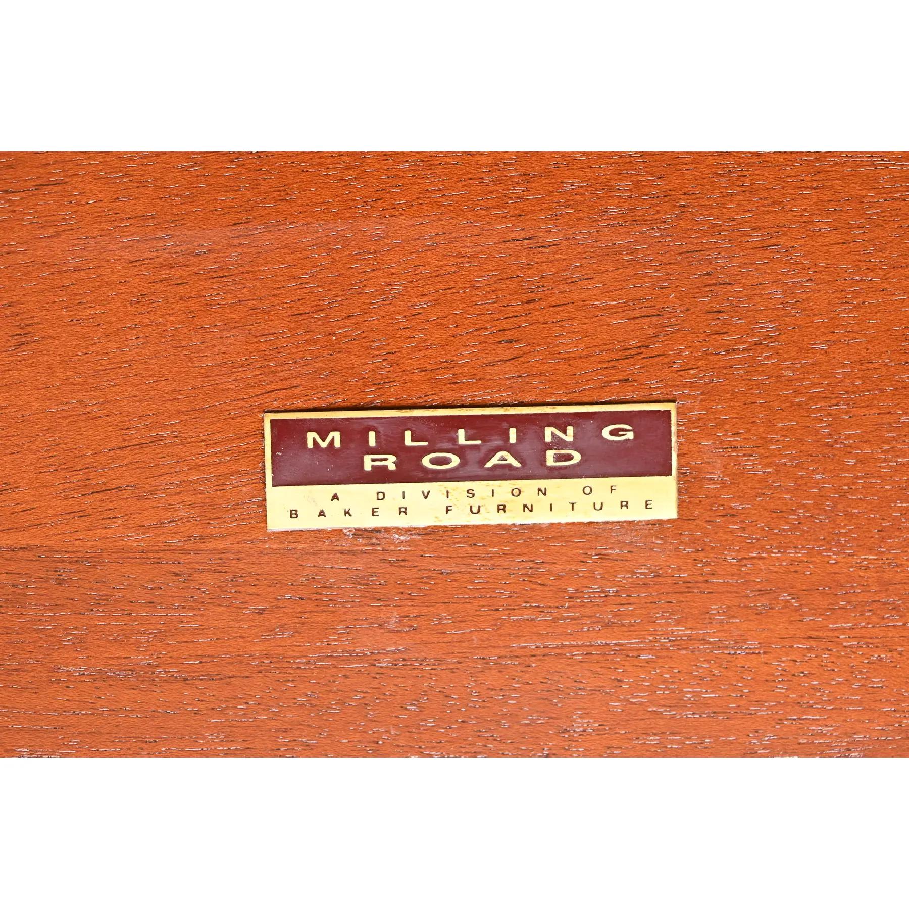 Table de salle à manger Regency anglaise en acajou flammé, nouvellement revernie en vente 6