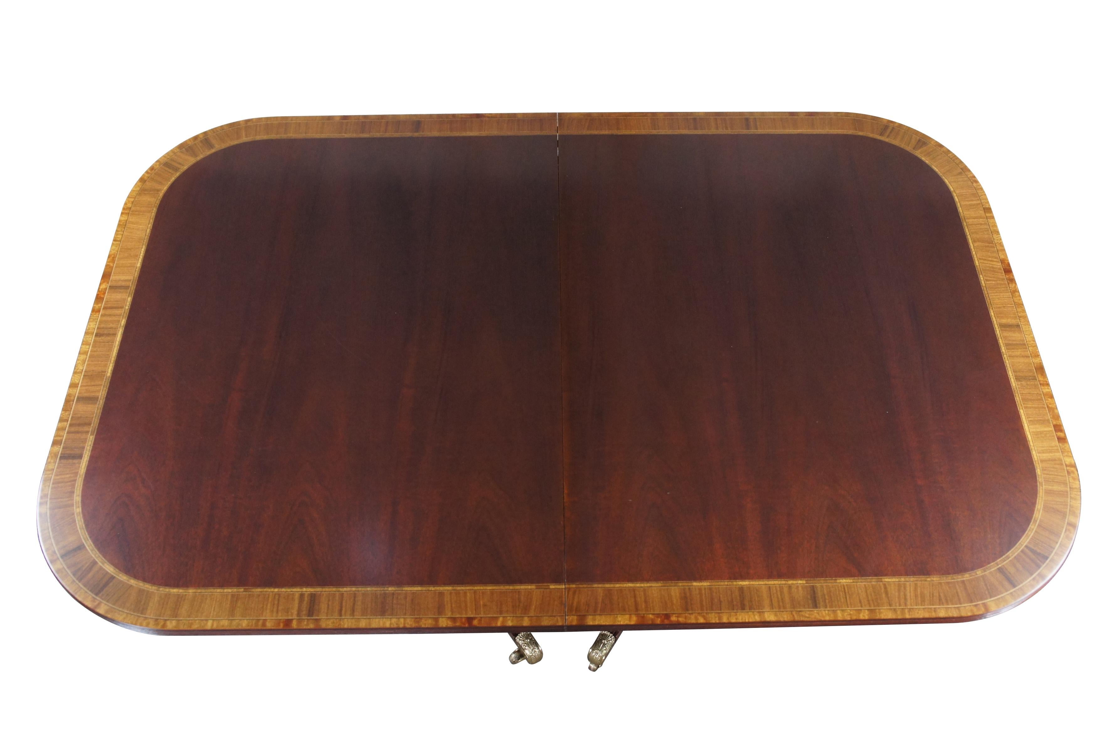 Baker Furniture Englischer Regency-Mahagoni-Esstisch mit doppeltem Sockel 104