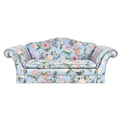 Baker Furniture – Sofa im traditionellen englischen Stil mit Blumenmuster, gepolstert, Rollarmlehnen und Camelback-Rückenlehne