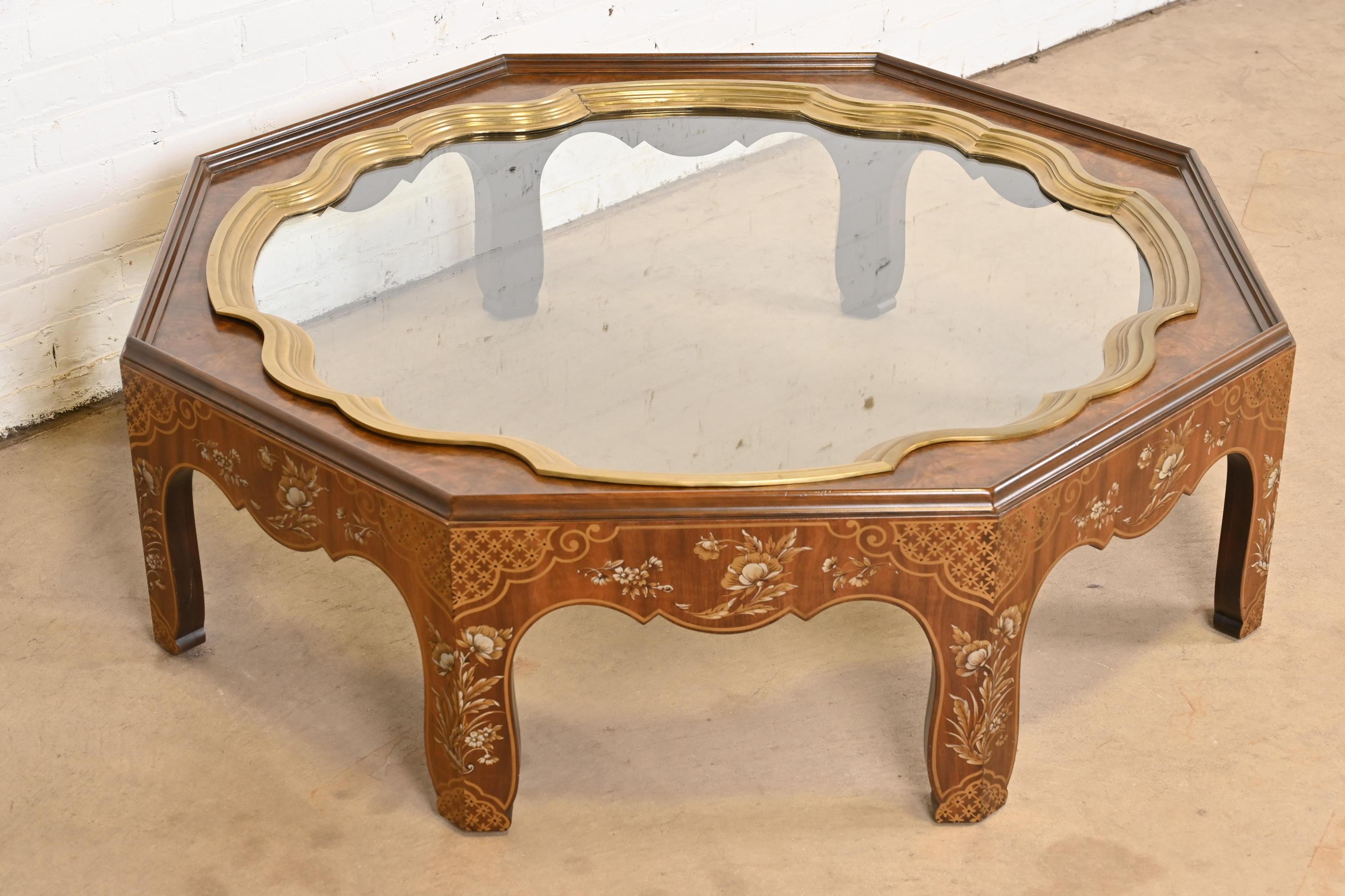 Baker Furniture Far East Collection Tavolo da Cocktail Hollywood Regency Chinoiserie In condizioni buone in vendita a South Bend, IN