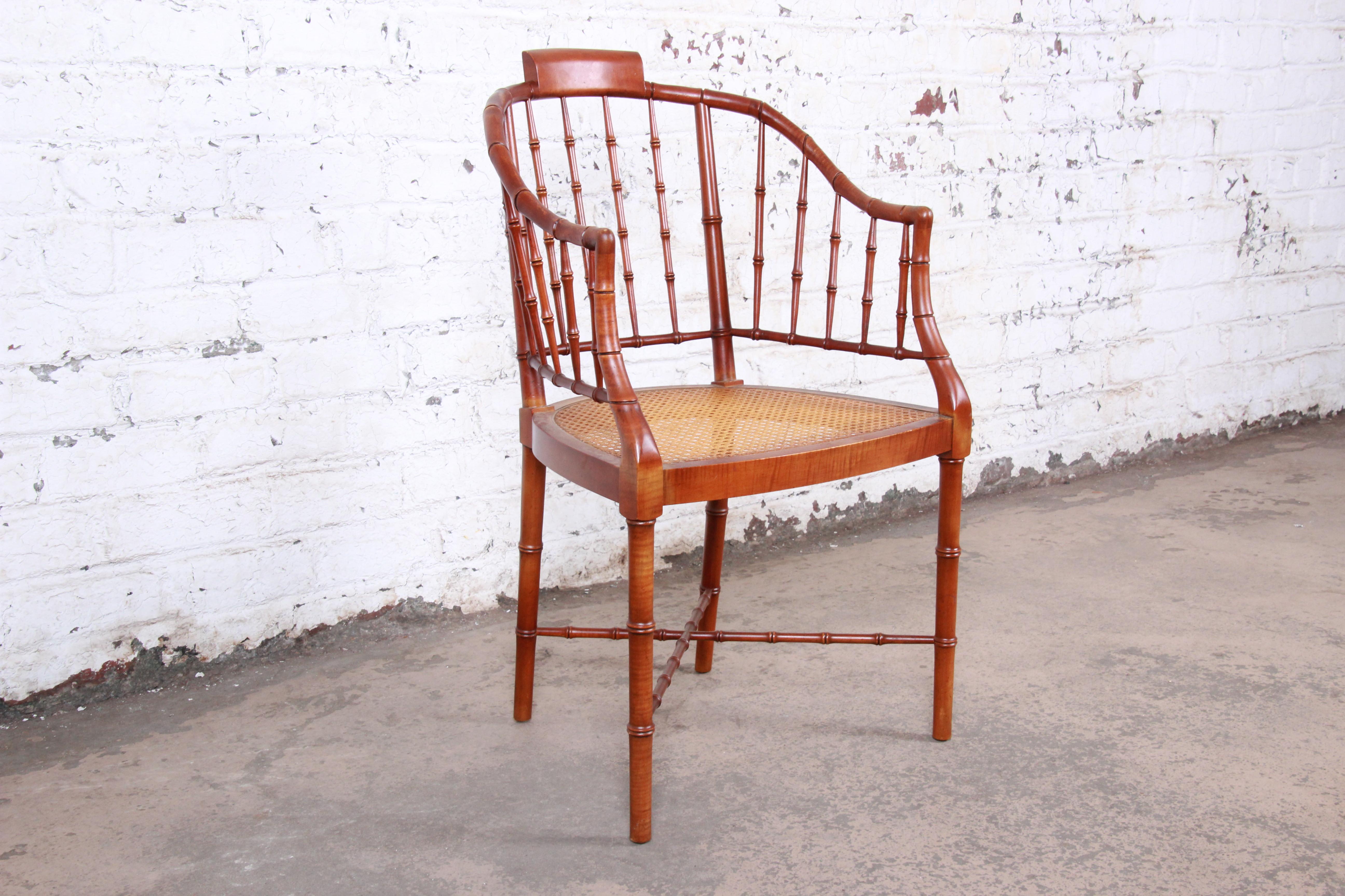 Baker Furniture Regency-Sessel aus Kunstbambus und Rohr, 1960er Jahre (amerikanisch) im Angebot