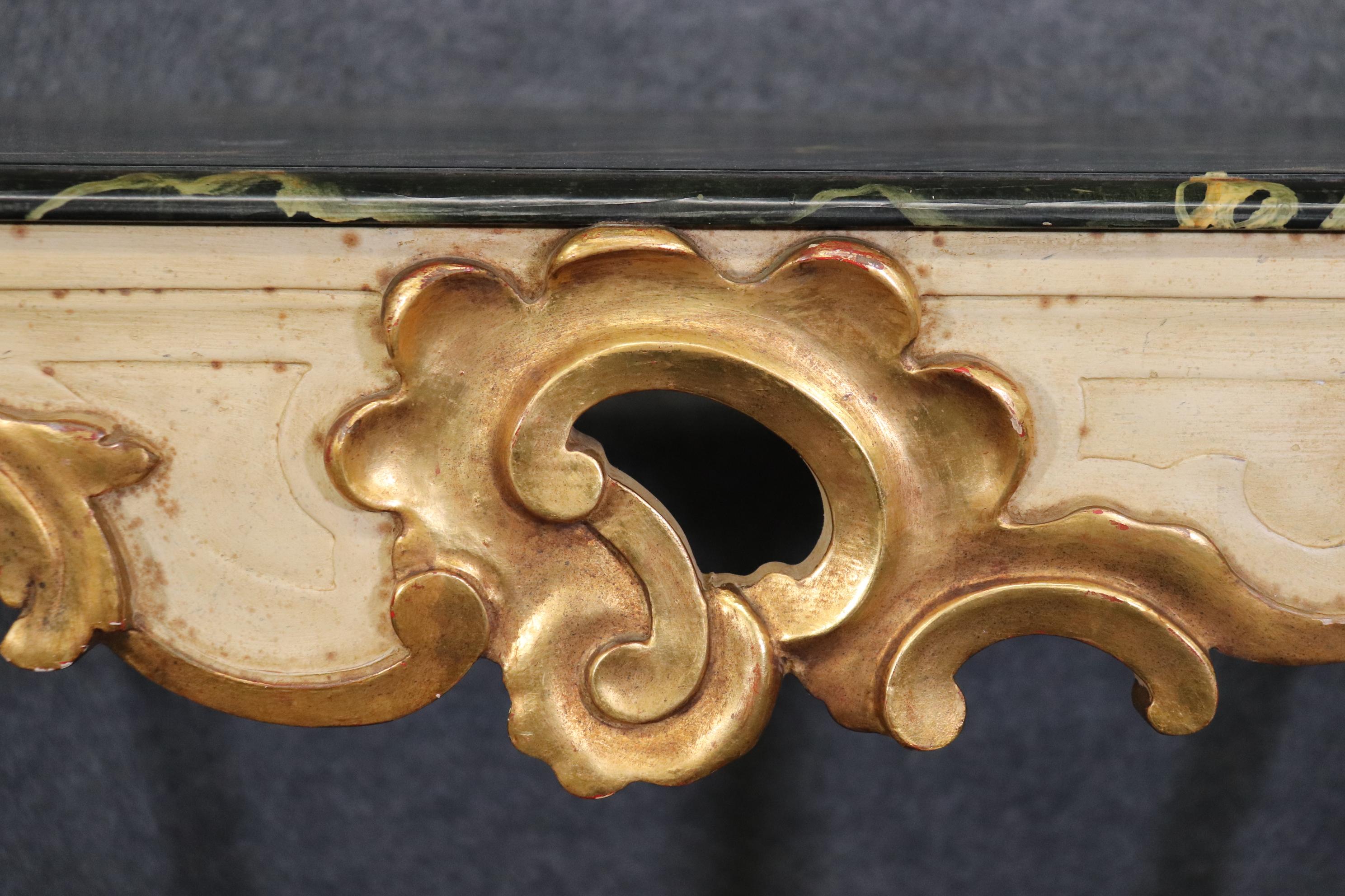 Baker Furniture, dekorierter französischer Louis XV.-Konsolentisch aus Kunstmarmor mit Lackierung im Angebot 2