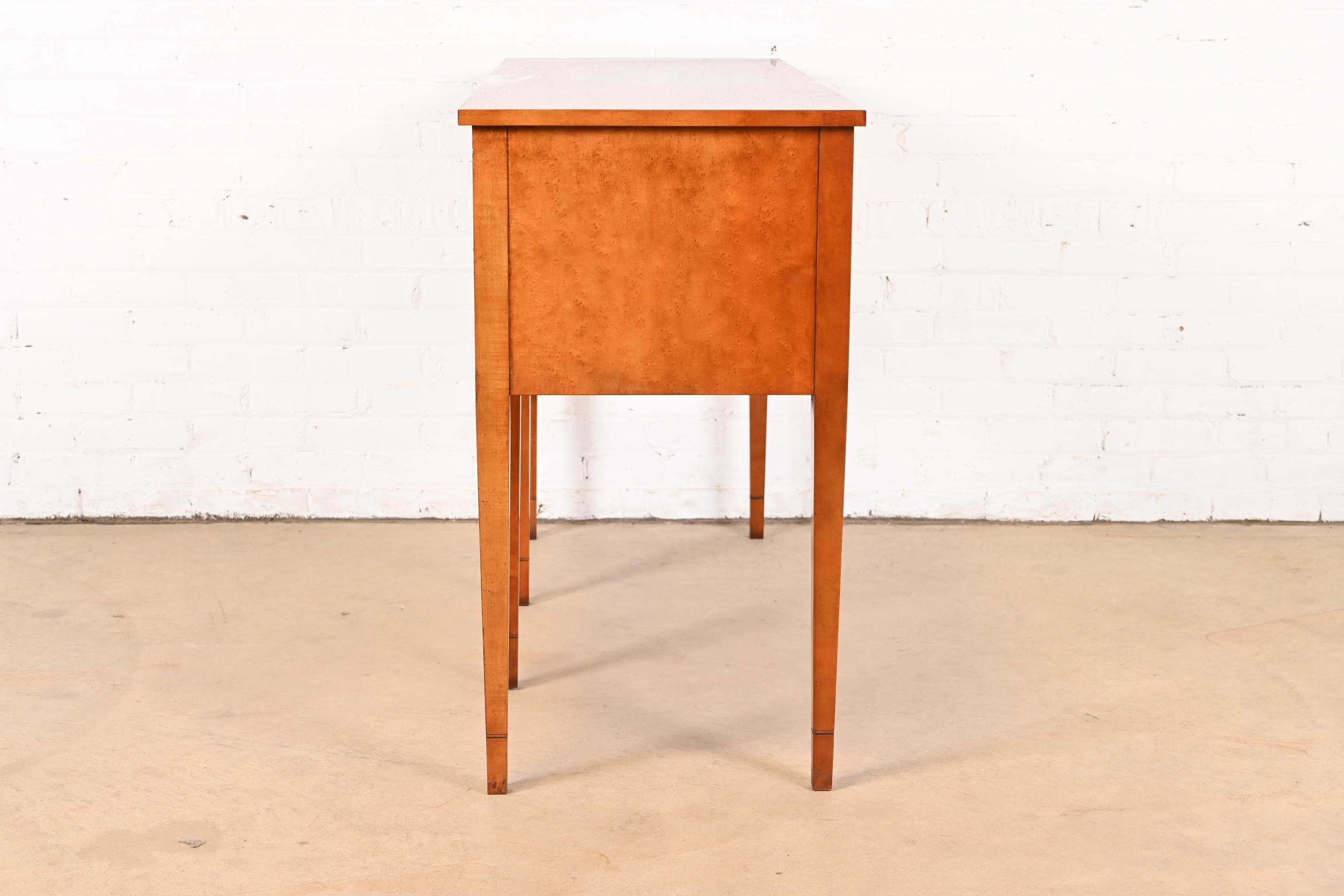 Baker Furniture Feder Birdseye Maple Sideboard Credenza in vendita 3