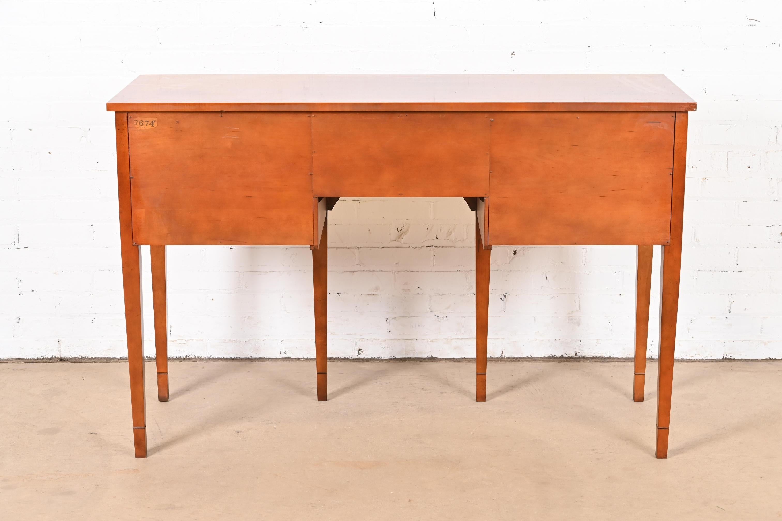 Baker Furniture Feder Birdseye Maple Sideboard Credenza in vendita 4