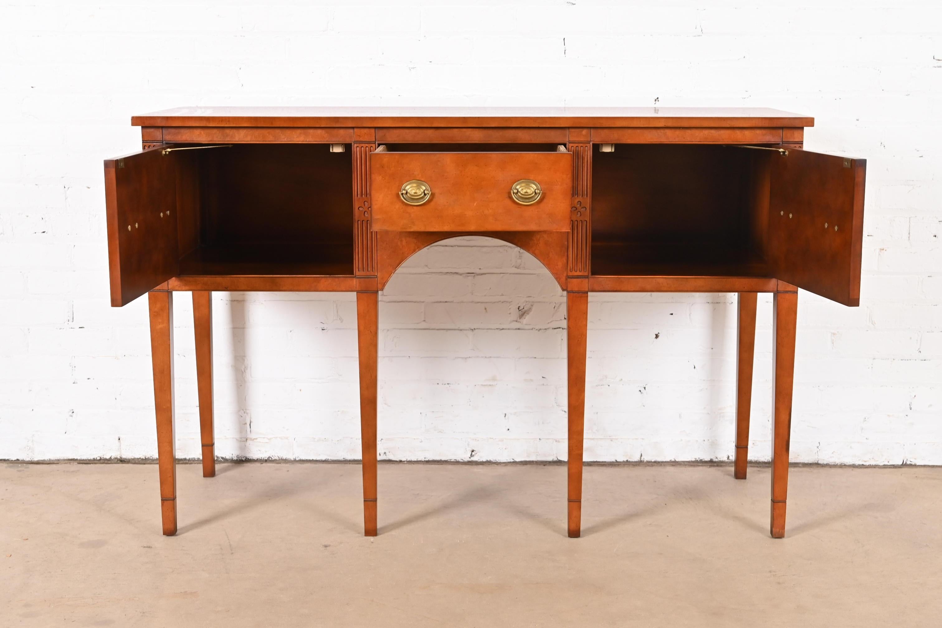 XX secolo Baker Furniture Feder Birdseye Maple Sideboard Credenza in vendita