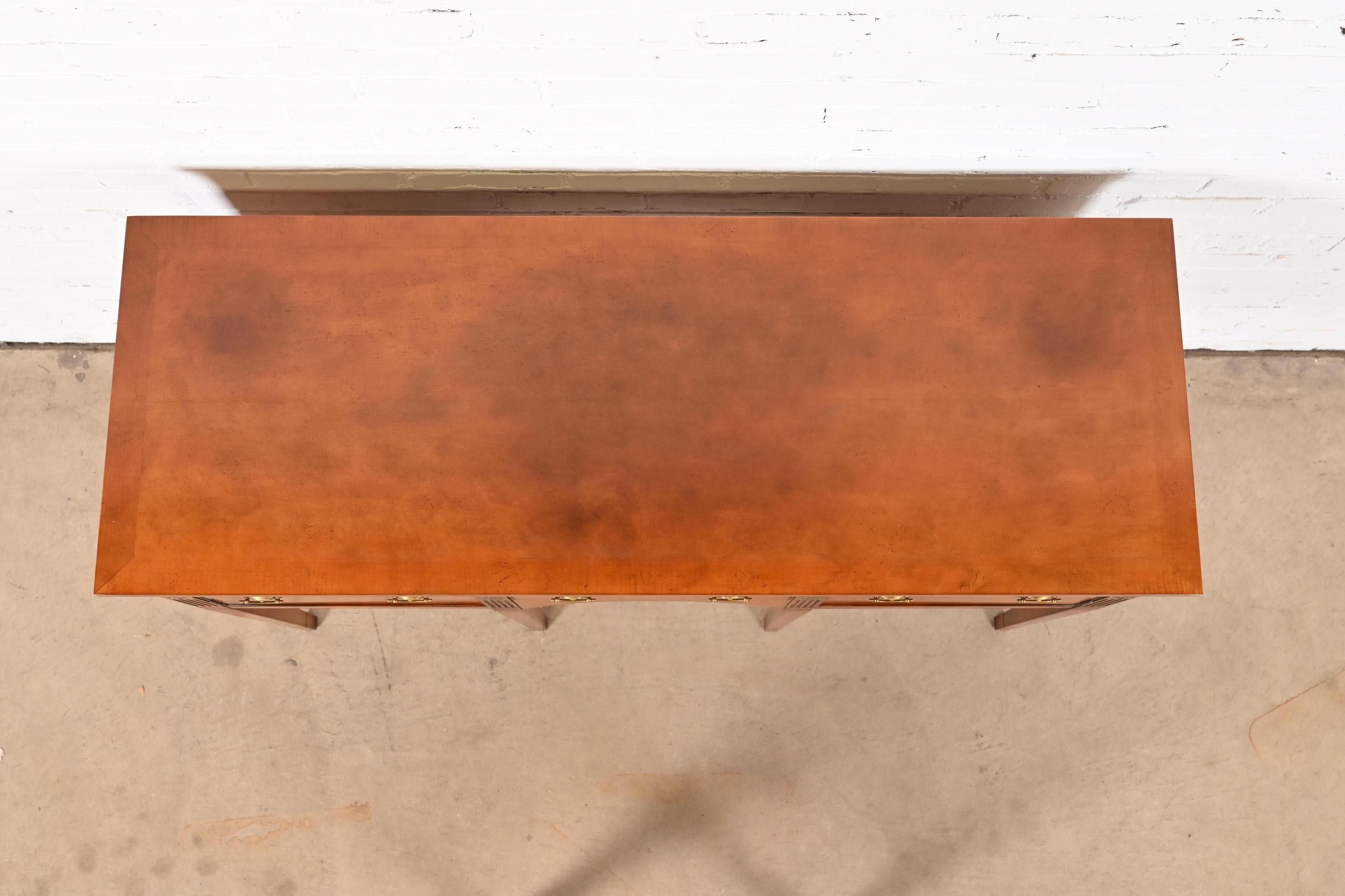 Baker Furniture Feder Birdseye Maple Sideboard Credenza in vendita 2