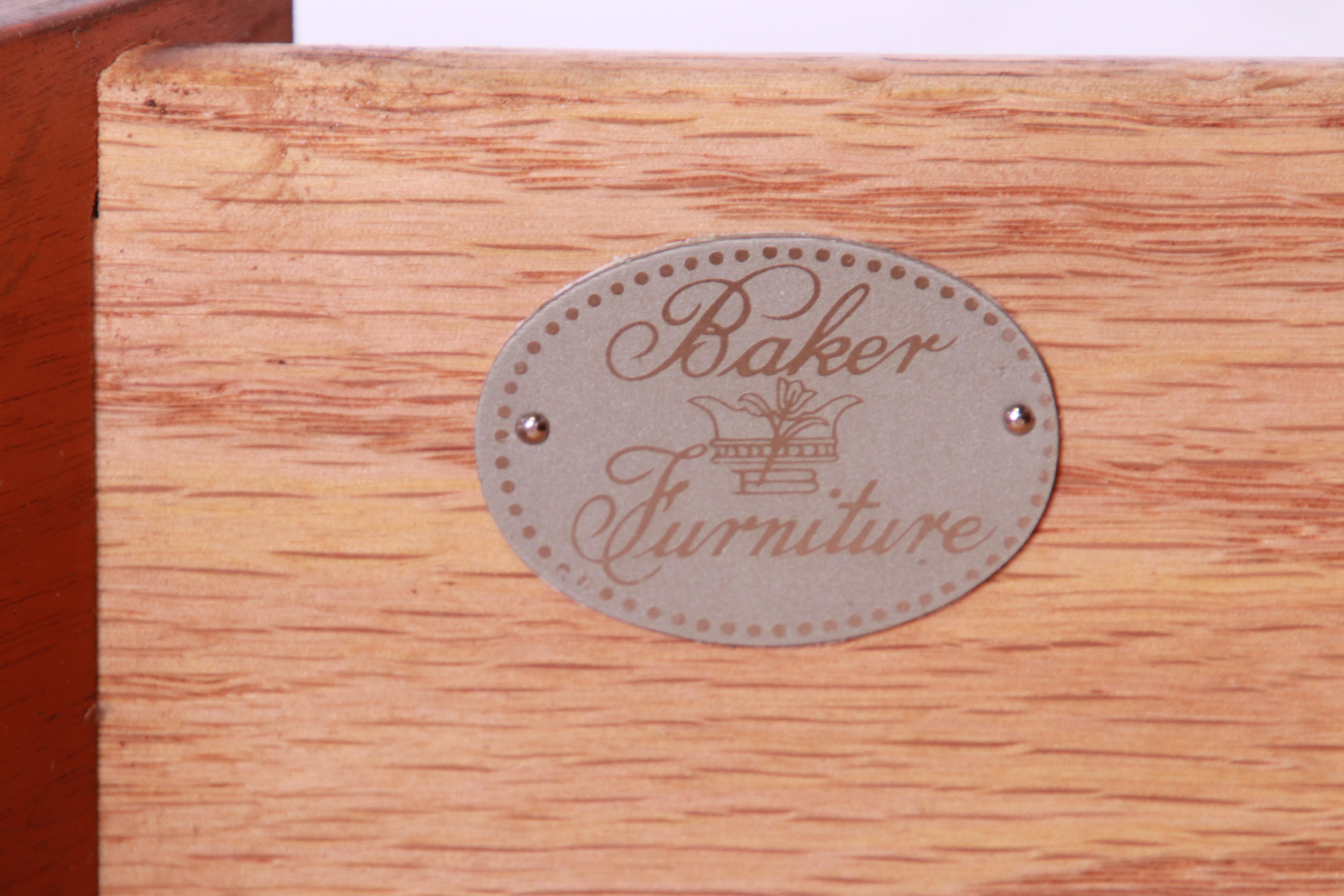 Meuble de rangement d'appoint demi-lune en acajou marqueté et bois de satin de Baker Furniture Federal en vente 10