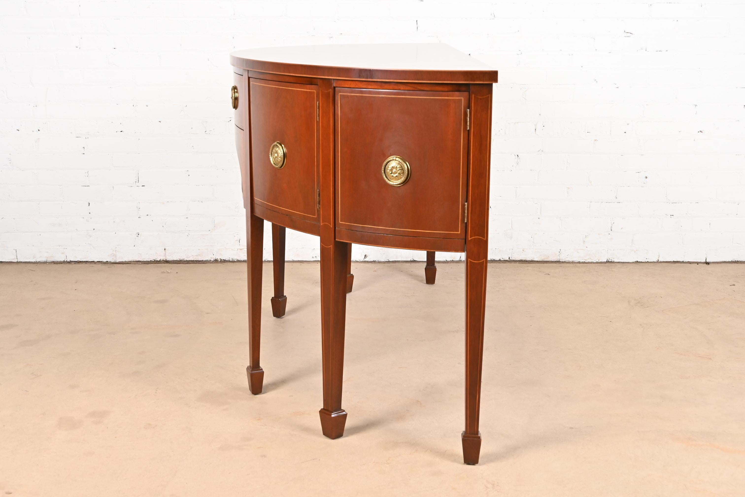 Credenza Demilune in mogano intarsiato di Baker Furniture Feder, appena restaurata in vendita 7