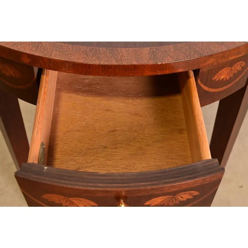 Baker Furniture Federal Inlaid Mahogany Tea Table or Occasional Side Table For Sale 2