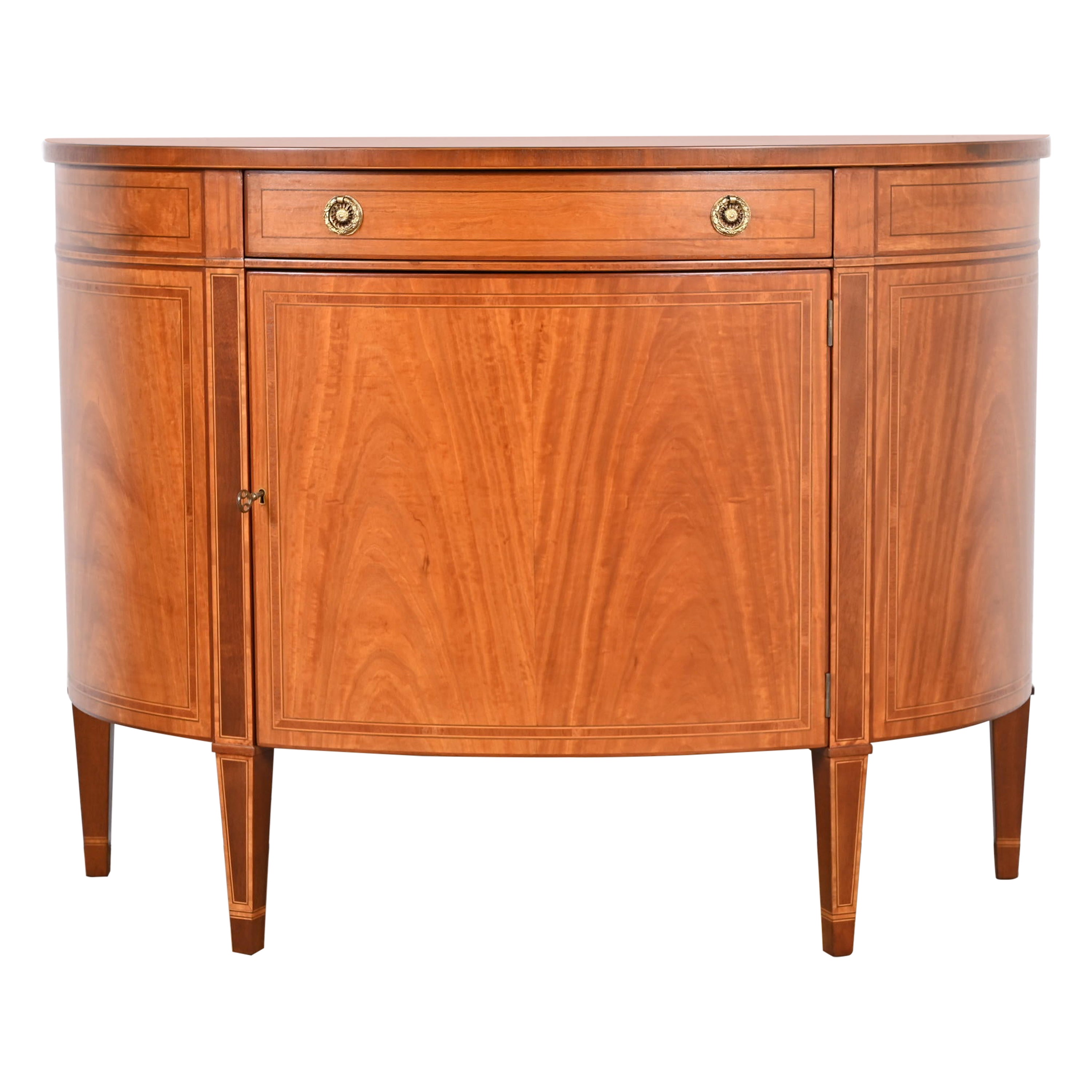 Meuble de rangement fédéral demi-lune en acajou et bois de satin de Baker Furniture, reverni