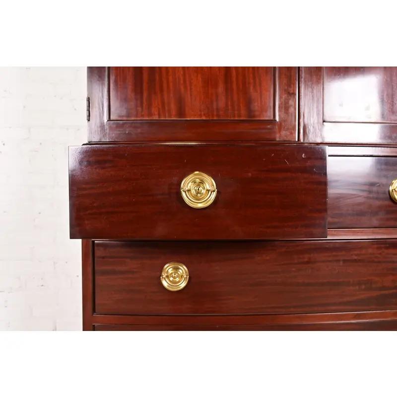 Baker Furniture Feder, comò in mogano o pressa per la biancheria in vendita 1