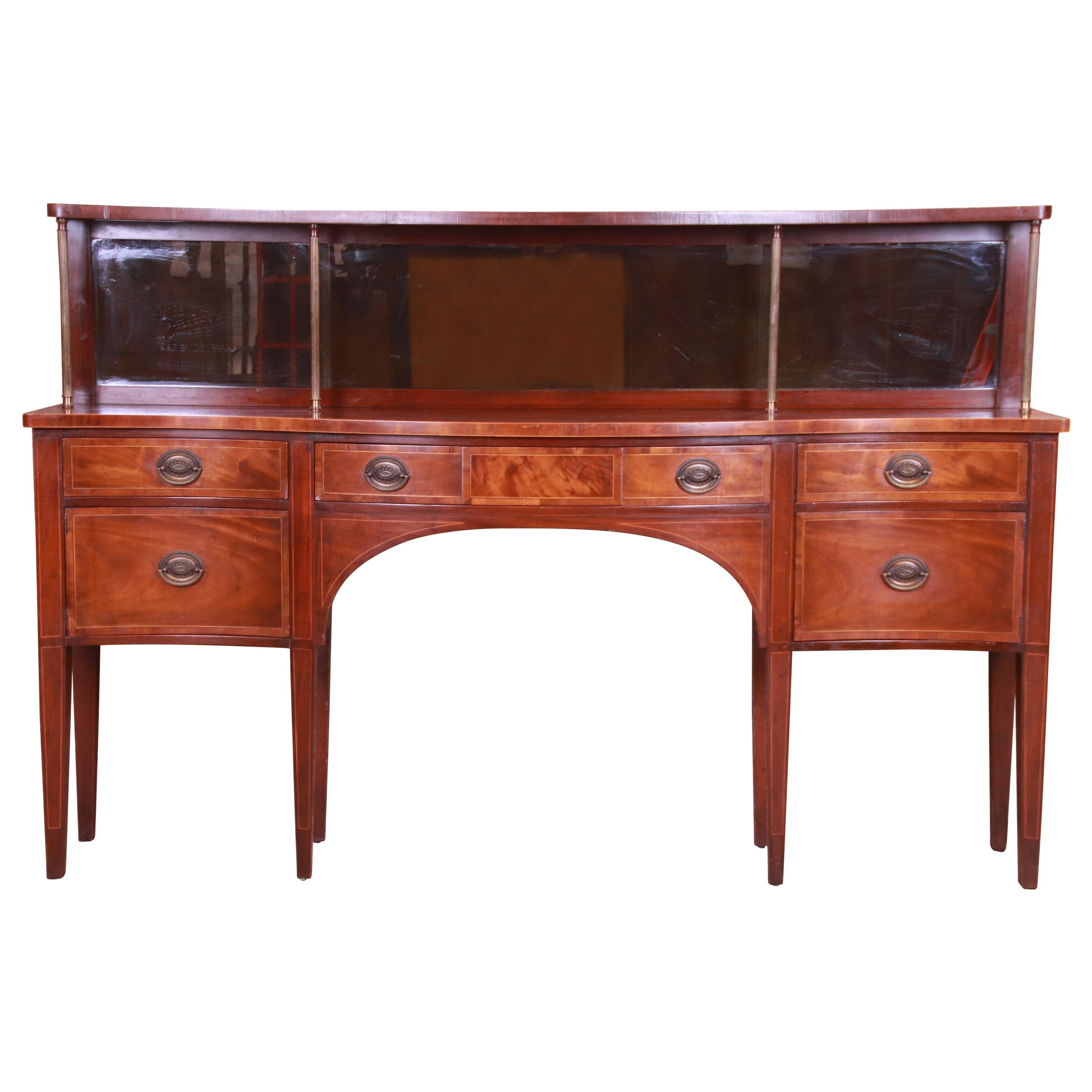 Credenza Aparador Federal de Caoba con Frente de Arco de Baker Furniture, circa 1940s