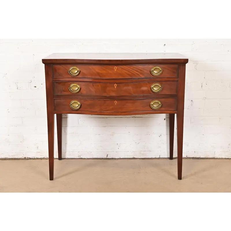 A gorgeous Federal or Georgian style serpentine front sideboard, credenza, or buffet server

In the manner of Baker Furniture

Retailed by Hathaway's of New York

USA, Circa 1920s

Carved mahogany, with original brass hardware.

Measures: 36