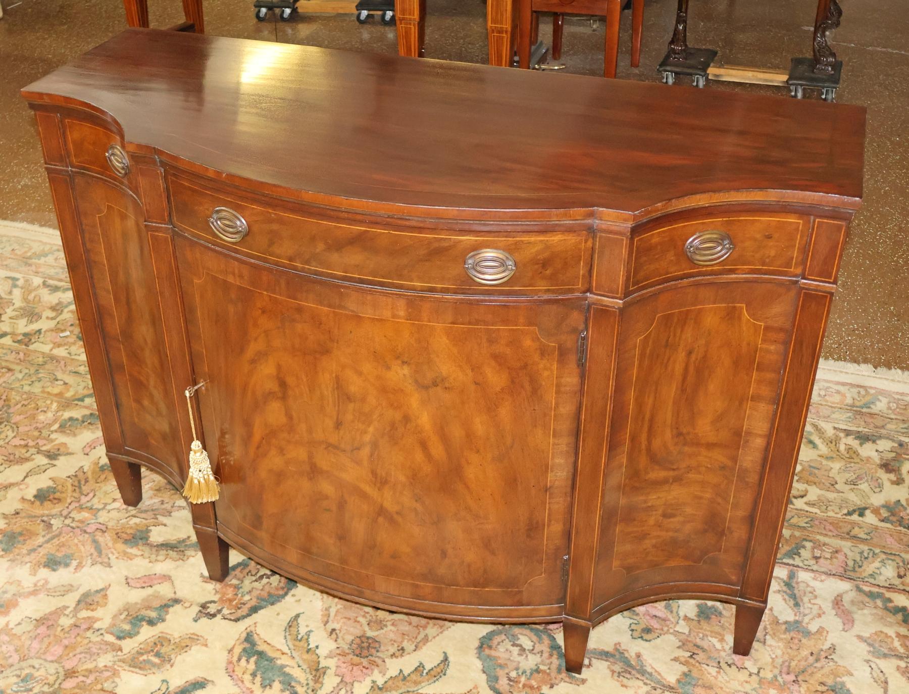 Baker Möbel Federal Regency Stil Mahagoni Sideboard Buffet Server im Zustand „Gut“ im Angebot in Long Branch, NJ