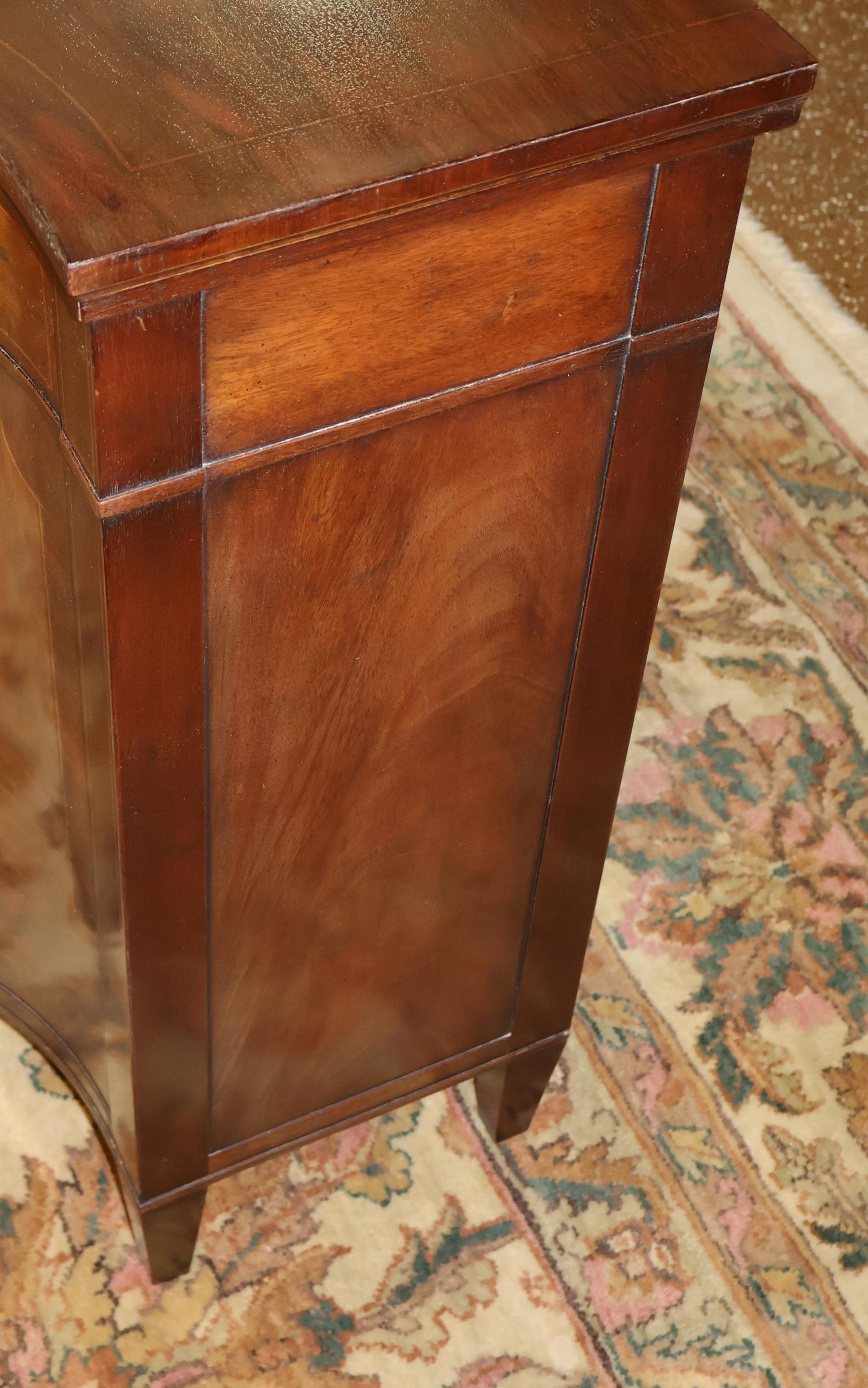 Baker Möbel Federal Regency Stil Mahagoni Sideboard Buffet Server (Ende des 20. Jahrhunderts) im Angebot