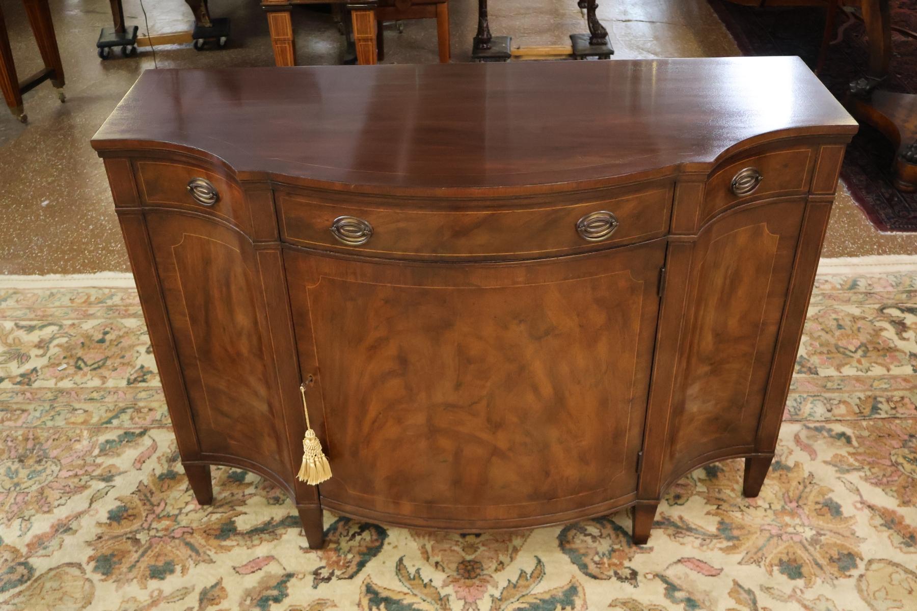 Baker Möbel Federal Regency Stil Mahagoni Sideboard Buffet Server im Angebot 2