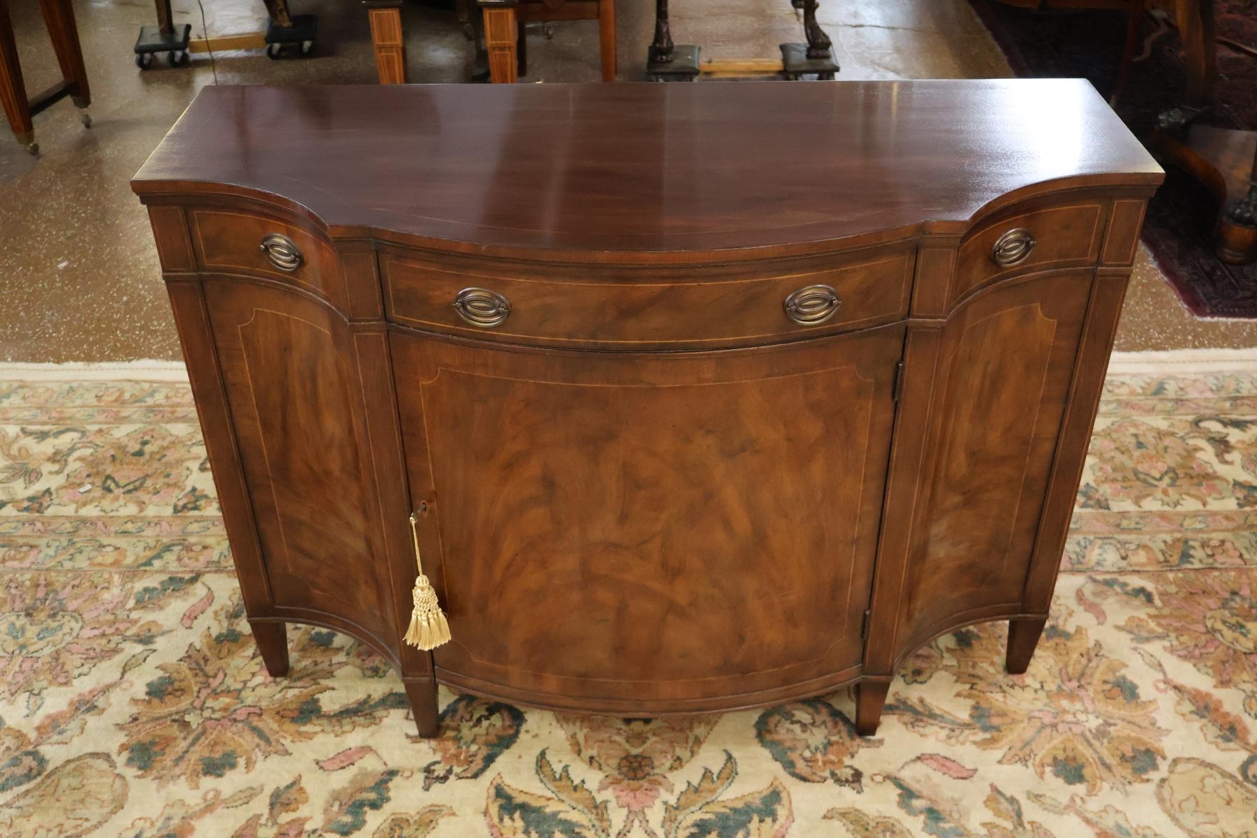 Baker Möbel Federal Regency Stil Mahagoni Sideboard Buffet Server im Angebot 3