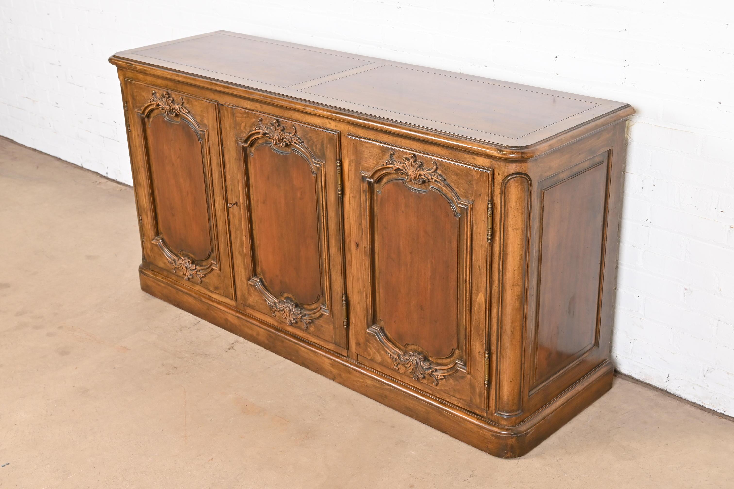 Baker Furniture French Country Carved Walnut Sideboard or Bar Cabinet, 1960s In Good Condition For Sale In South Bend, IN