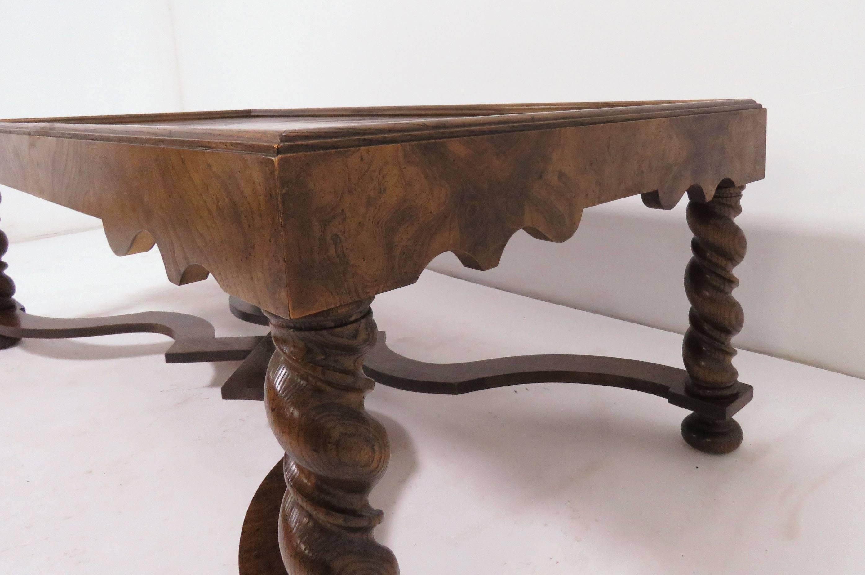 Table basse de campagne française de Baker Furniture avec plateau en parqueterie et pieds sculptés 1