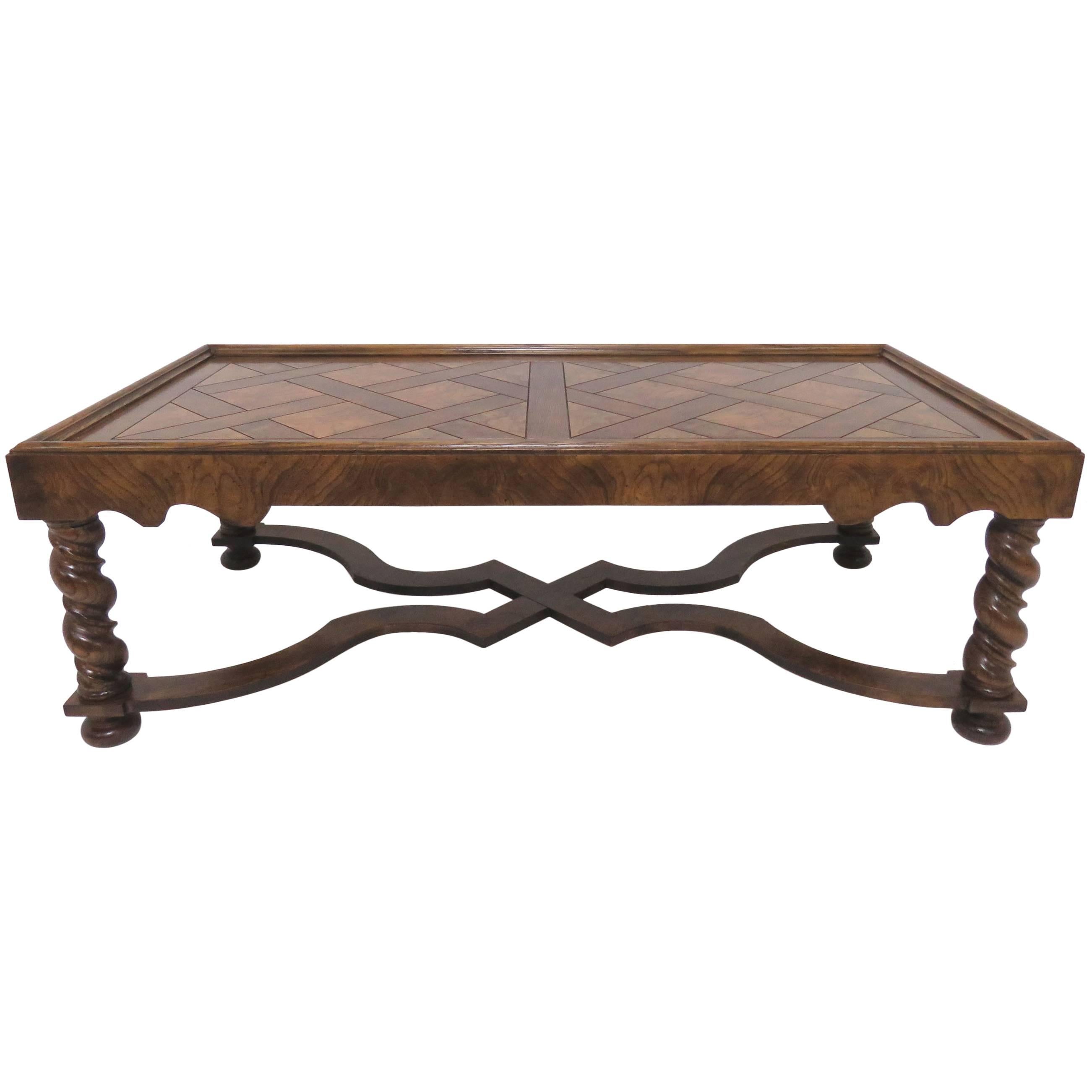 Table basse de campagne française de Baker Furniture avec plateau en parqueterie et pieds sculptés