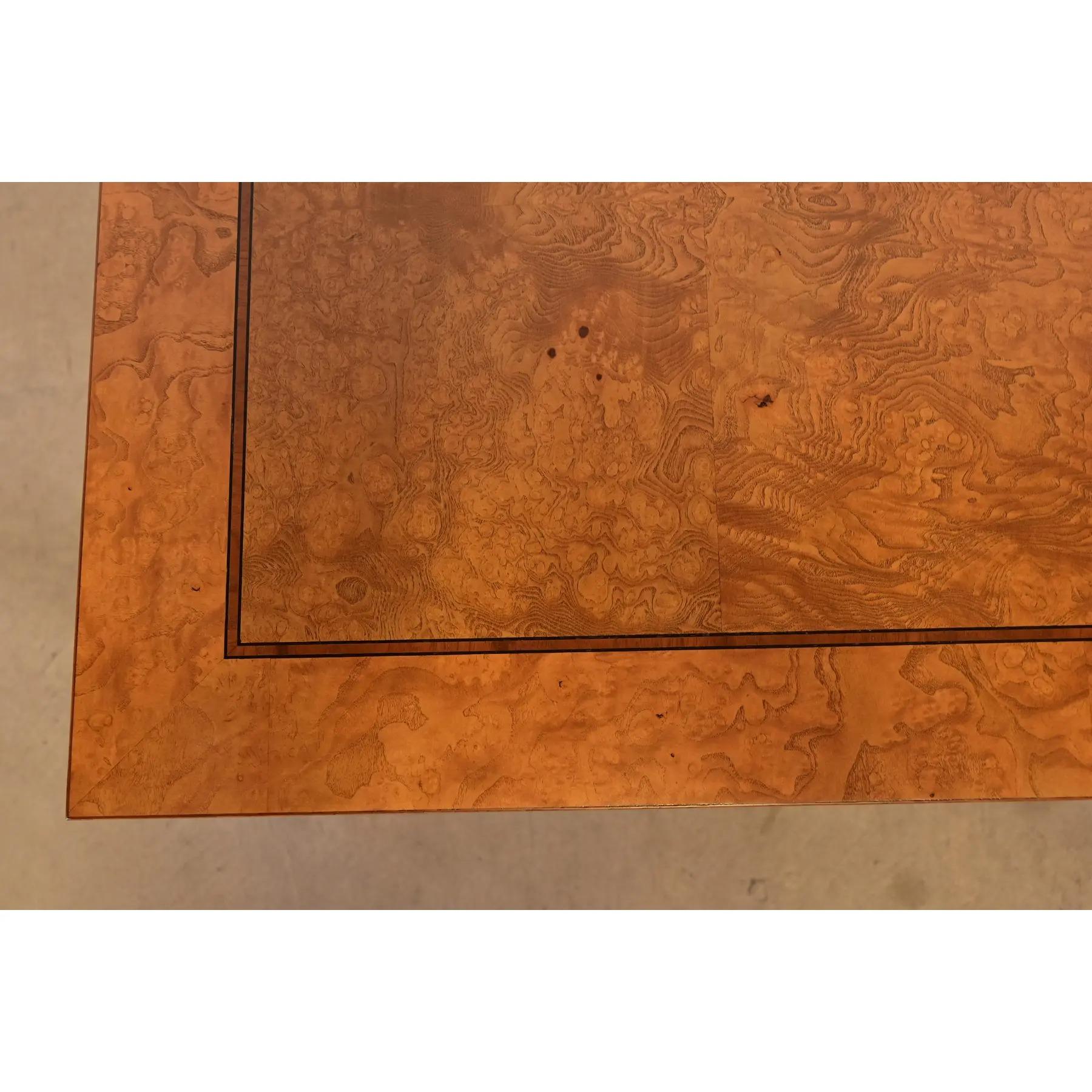 Tavolo da pranzo Baker Furniture in legno di radica e ottone, rifinito in vendita 4