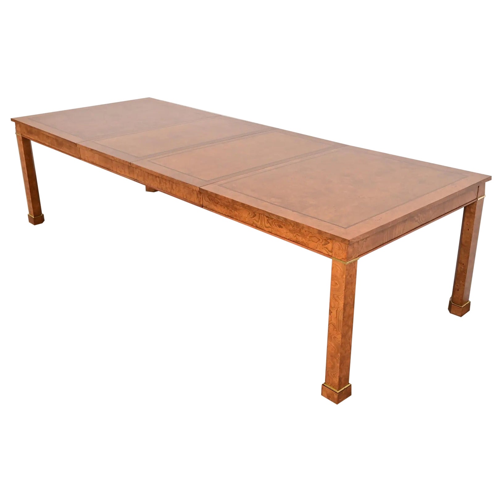 Tavolo da pranzo Baker Furniture in legno di radica e ottone, rifinito in vendita