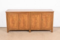 Buffet ou meuble de bar en ronce de noyer style Empire français de Baker Furniture