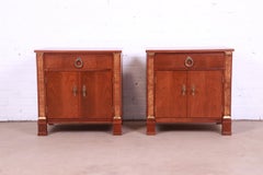 Comodini Baker Furniture in ciliegio e legno di radica, appena rifiniti