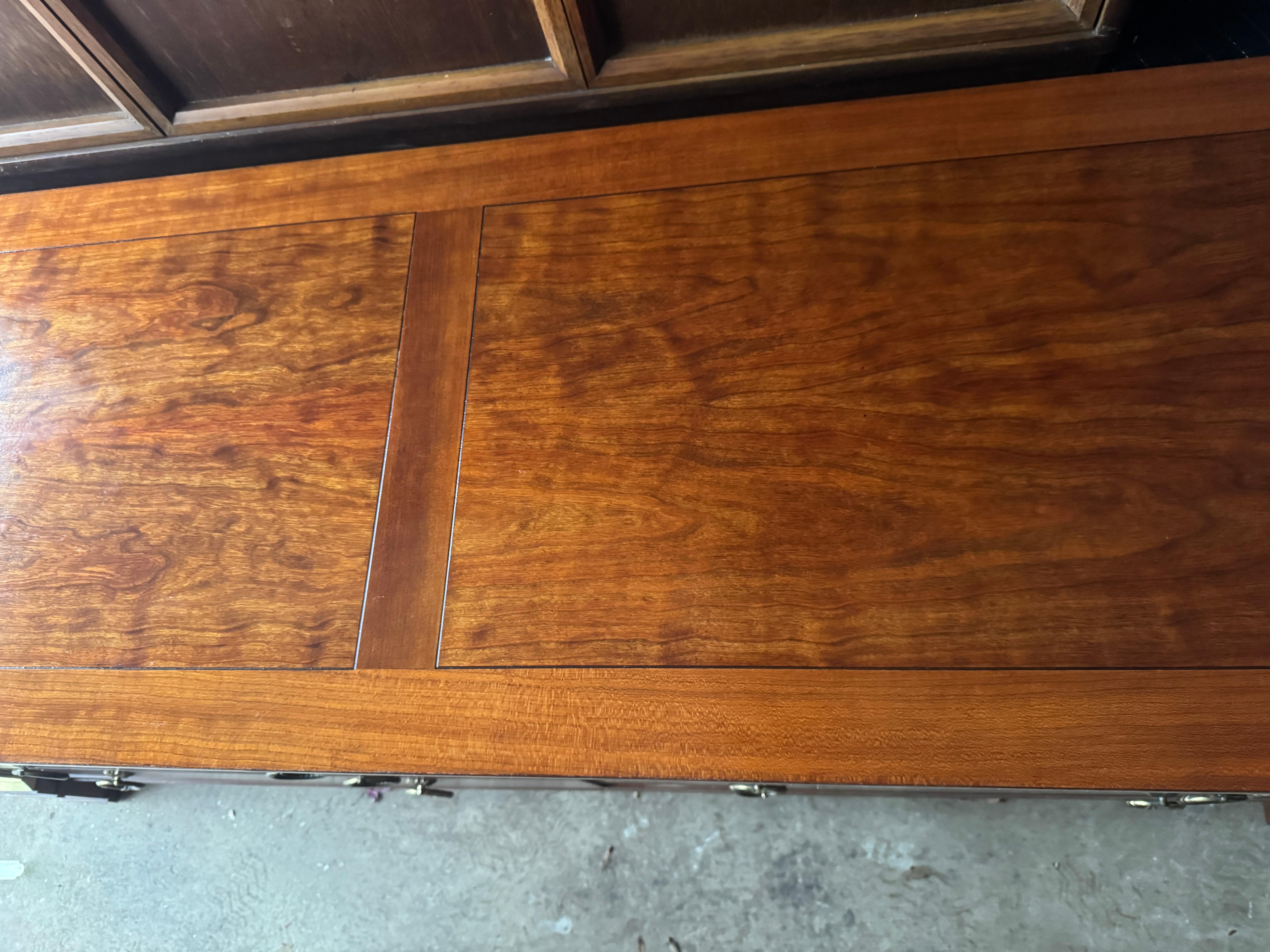 Baker Möbel Französisch Empire Furniture Kirsche & Wurzelholz 9-Schublade Kommode im Angebot 4