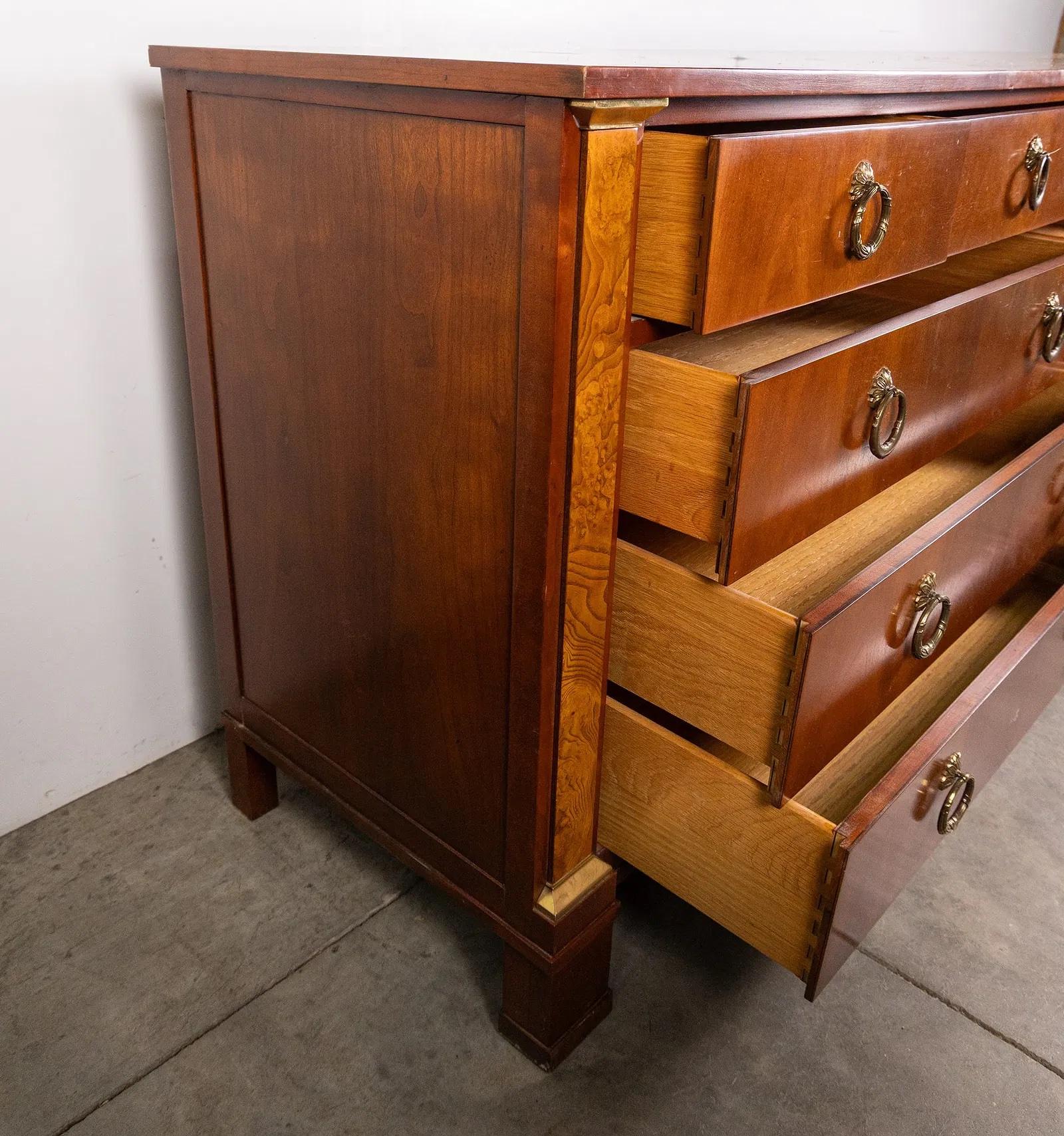 Baker Möbel Französisch Empire Furniture Kirsche & Wurzelholz 9-Schublade Kommode (amerikanisch) im Angebot