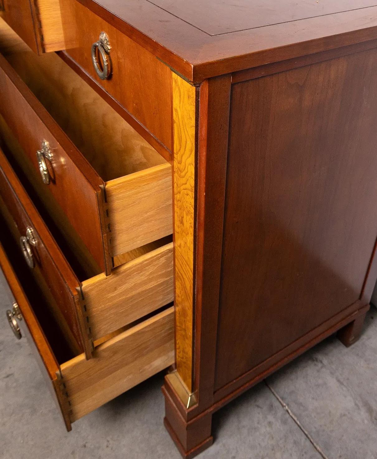 Baker Möbel Französisch Empire Furniture Kirsche & Wurzelholz 9-Schublade Kommode (20. Jahrhundert) im Angebot