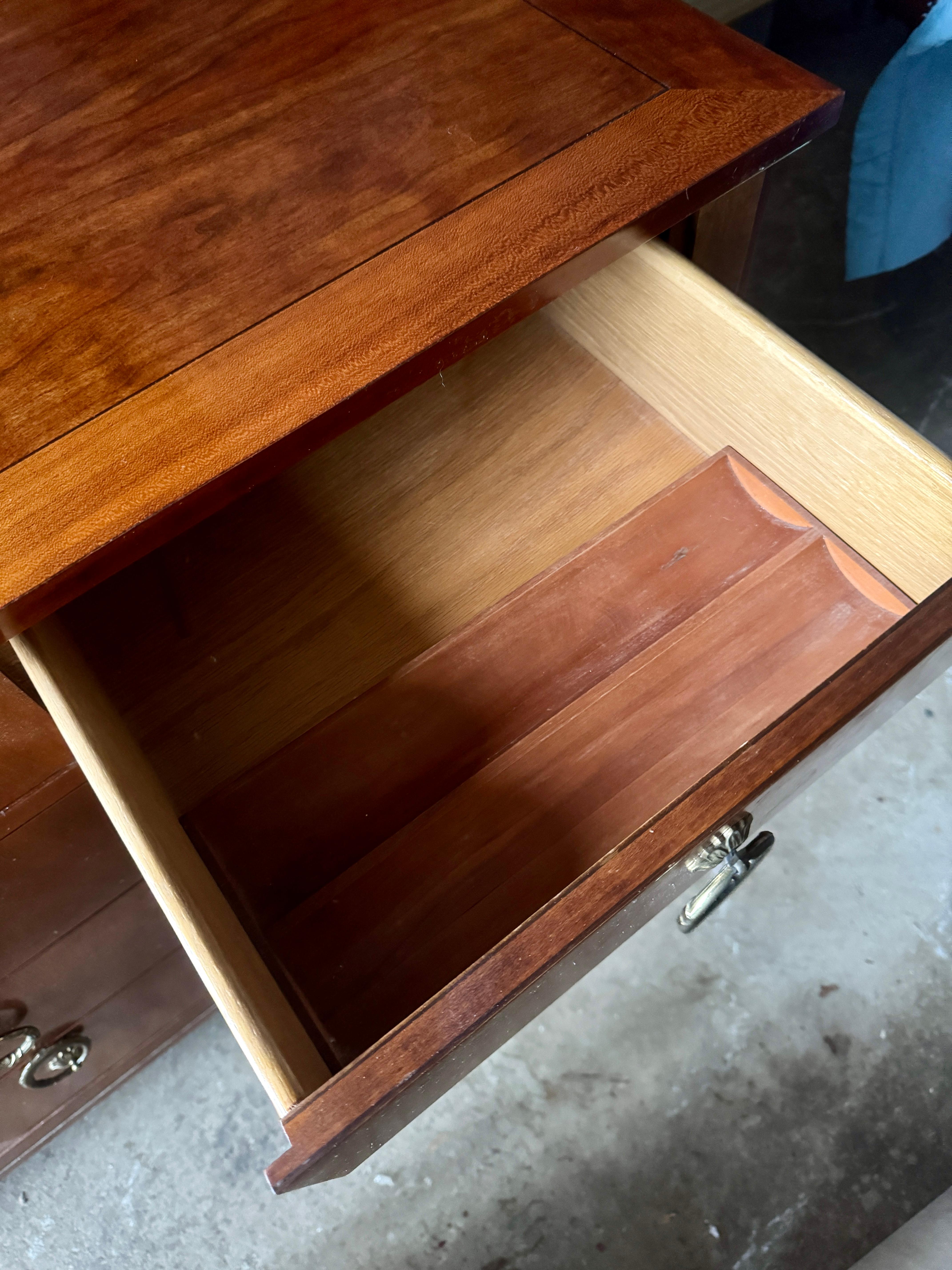 Baker Möbel Französisch Empire Furniture Kirsche & Wurzelholz 9-Schublade Kommode im Angebot 1