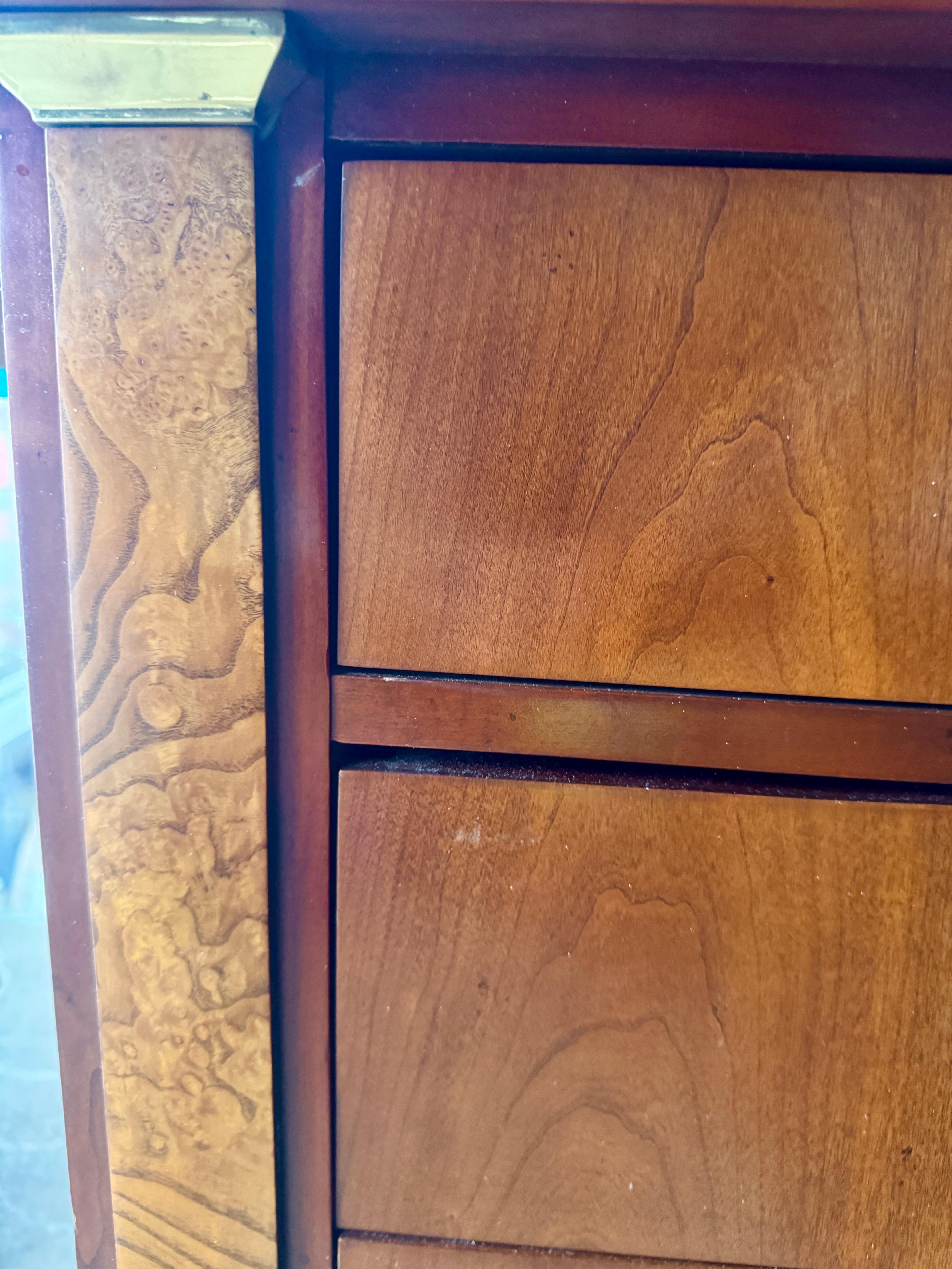 Baker Möbel Französisch Empire Furniture Kirsche & Wurzelholz 9-Schublade Kommode im Angebot 2