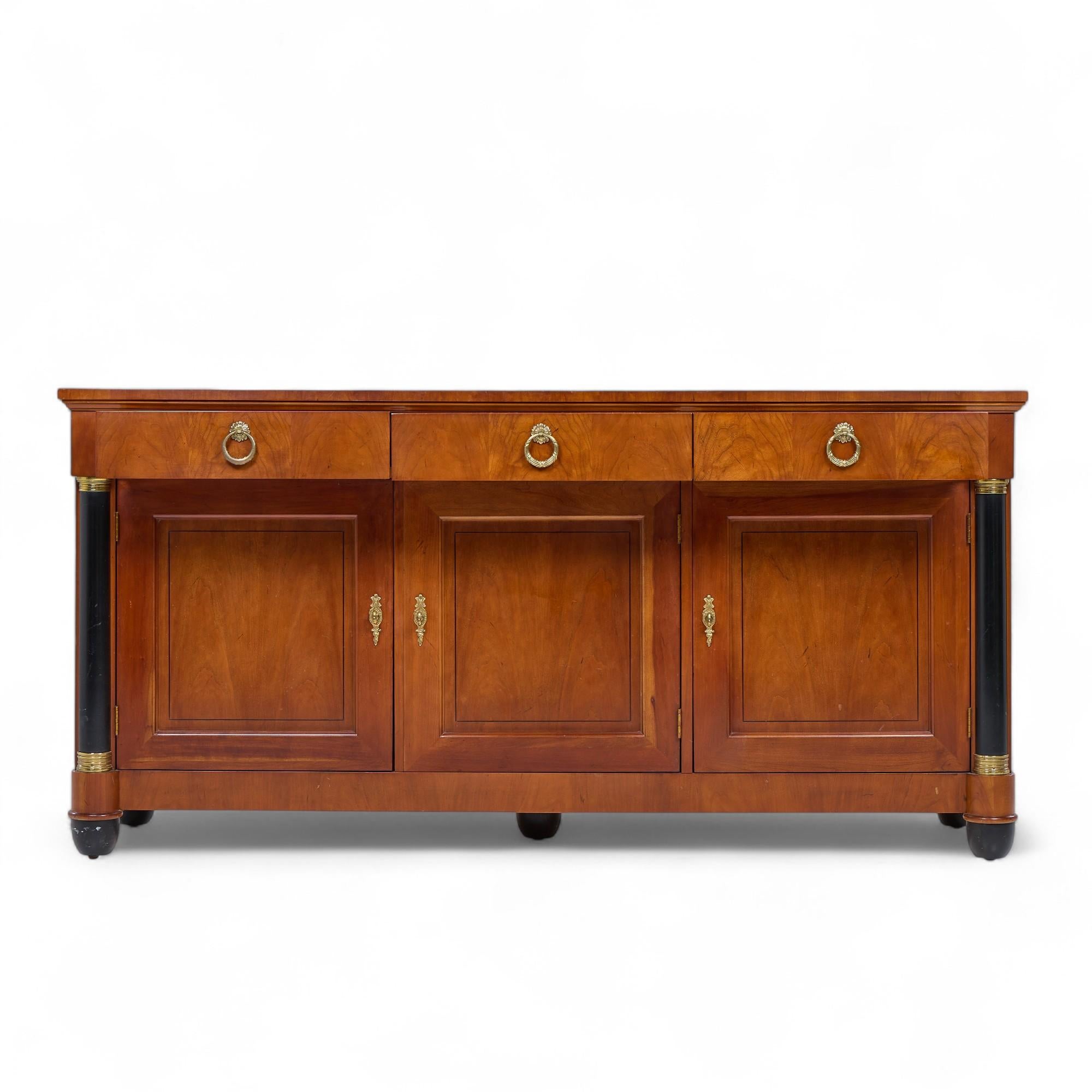 Baker Furniture Imperio Francés Credenza Aparador de Madera de Cerezo y Parcela Ebonizada Cereza en venta