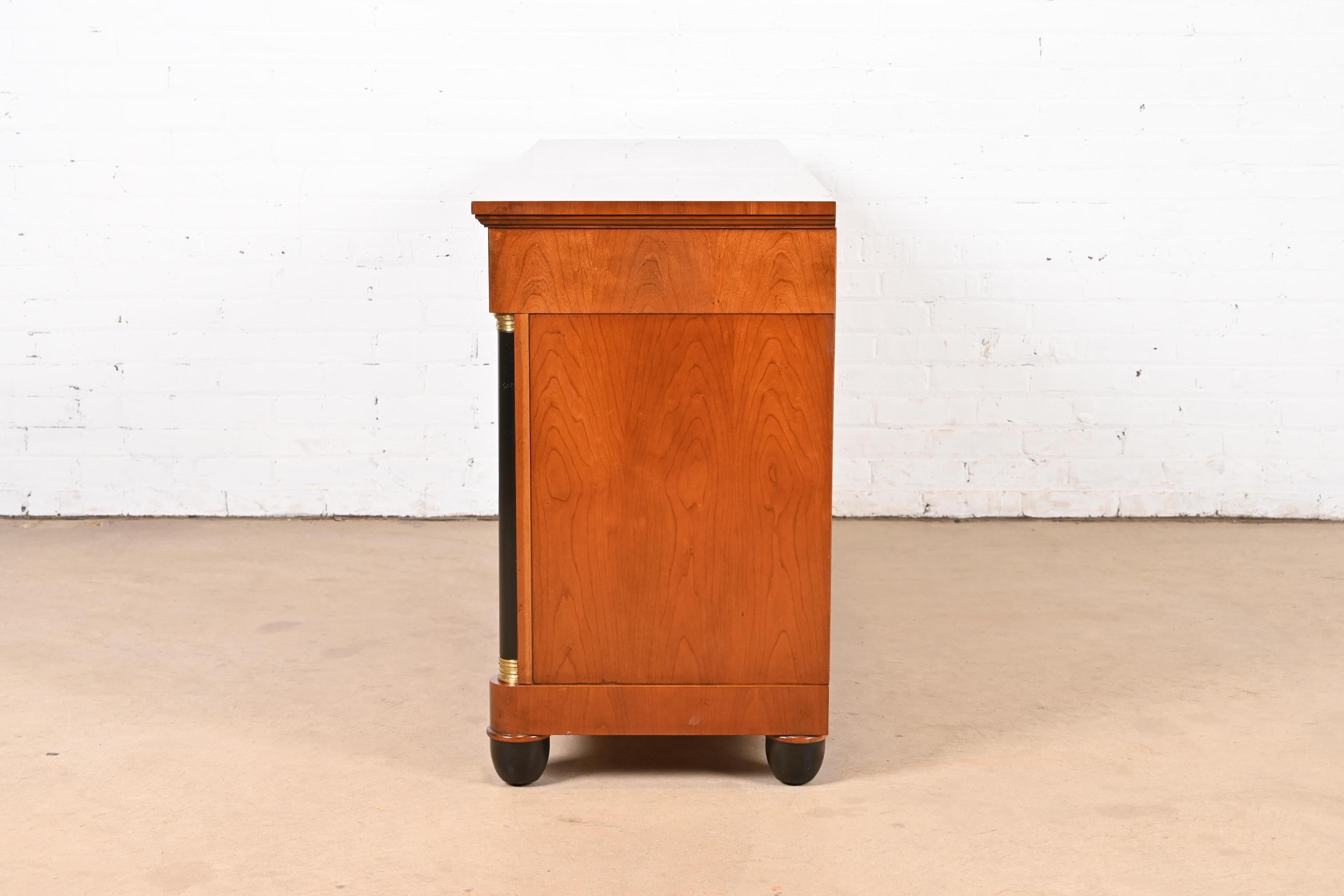 Buffet Empire français en bois de cerisier et partiellement ébénisé de Baker Furniture en vente 5