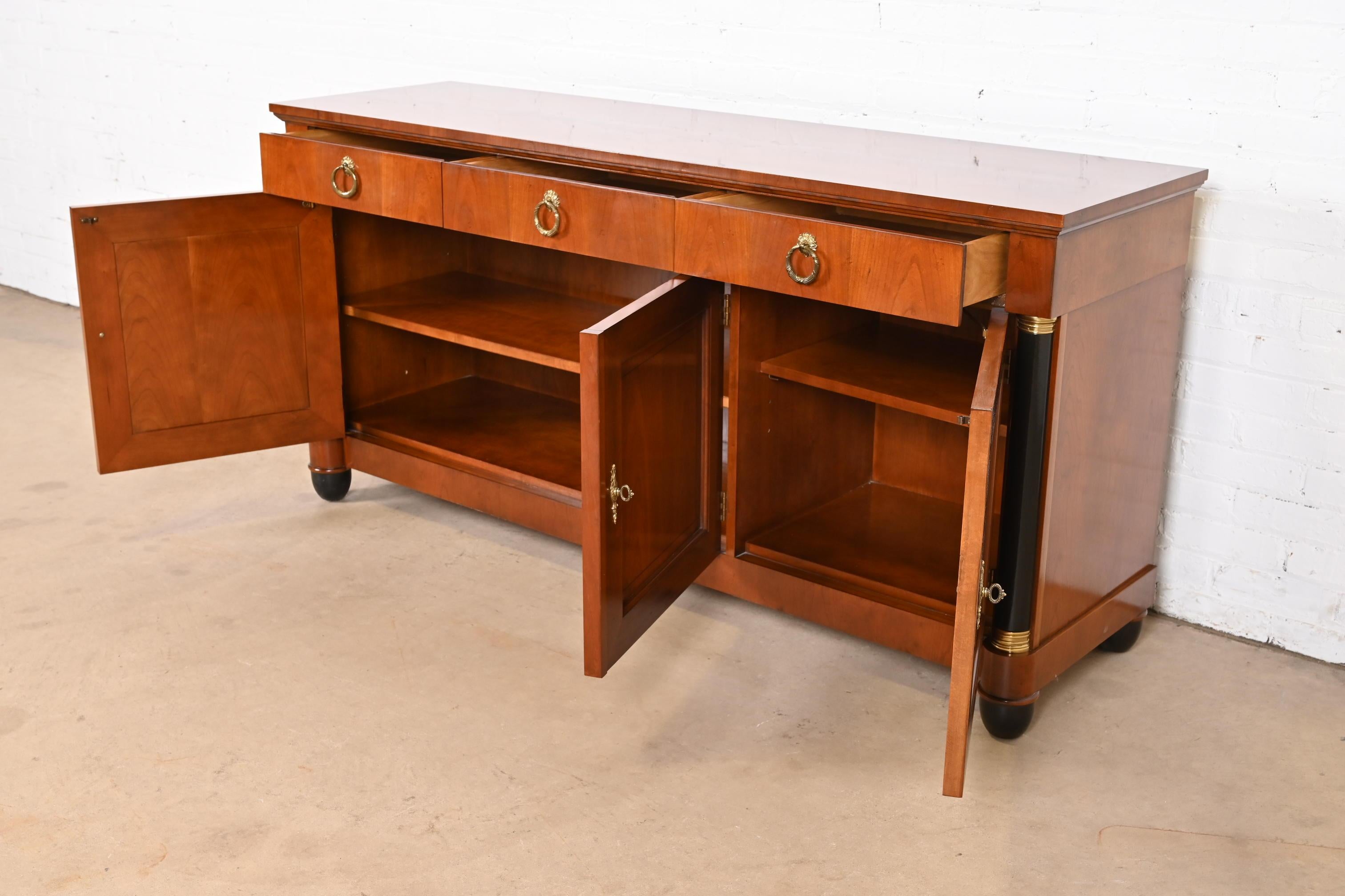 Buffet Empire français en bois de cerisier et partiellement ébénisé de Baker Furniture en vente 1