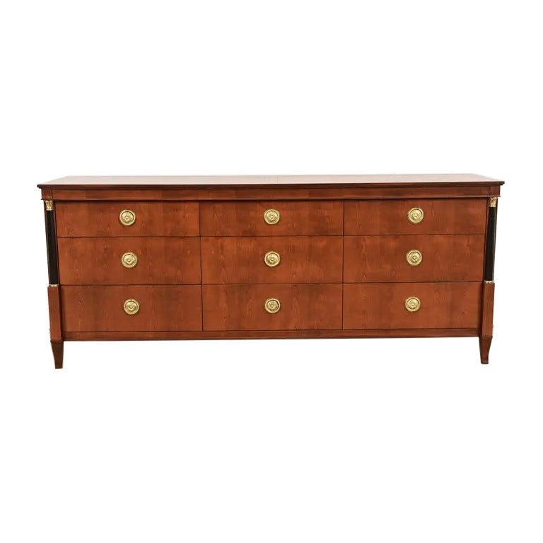 Baker Furniture French Empire Wood, cassettiera o credenza tripla in legno di ciliegio, rifinita